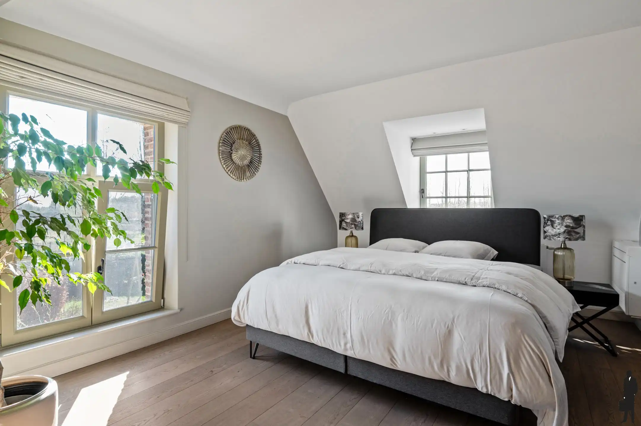 Prachtige woning met 4 slpks, 2 badks en ZW tuin met privacy foto 22