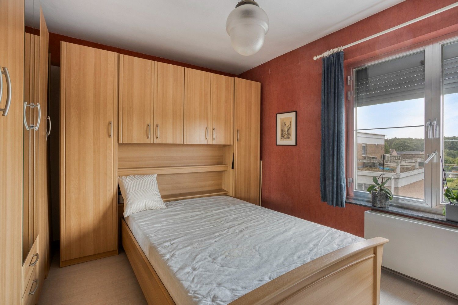 Ruim appartement met 3 slaapkamers en 3 terrassen op de bovenste verdieping in hartje Rekem ! foto 10