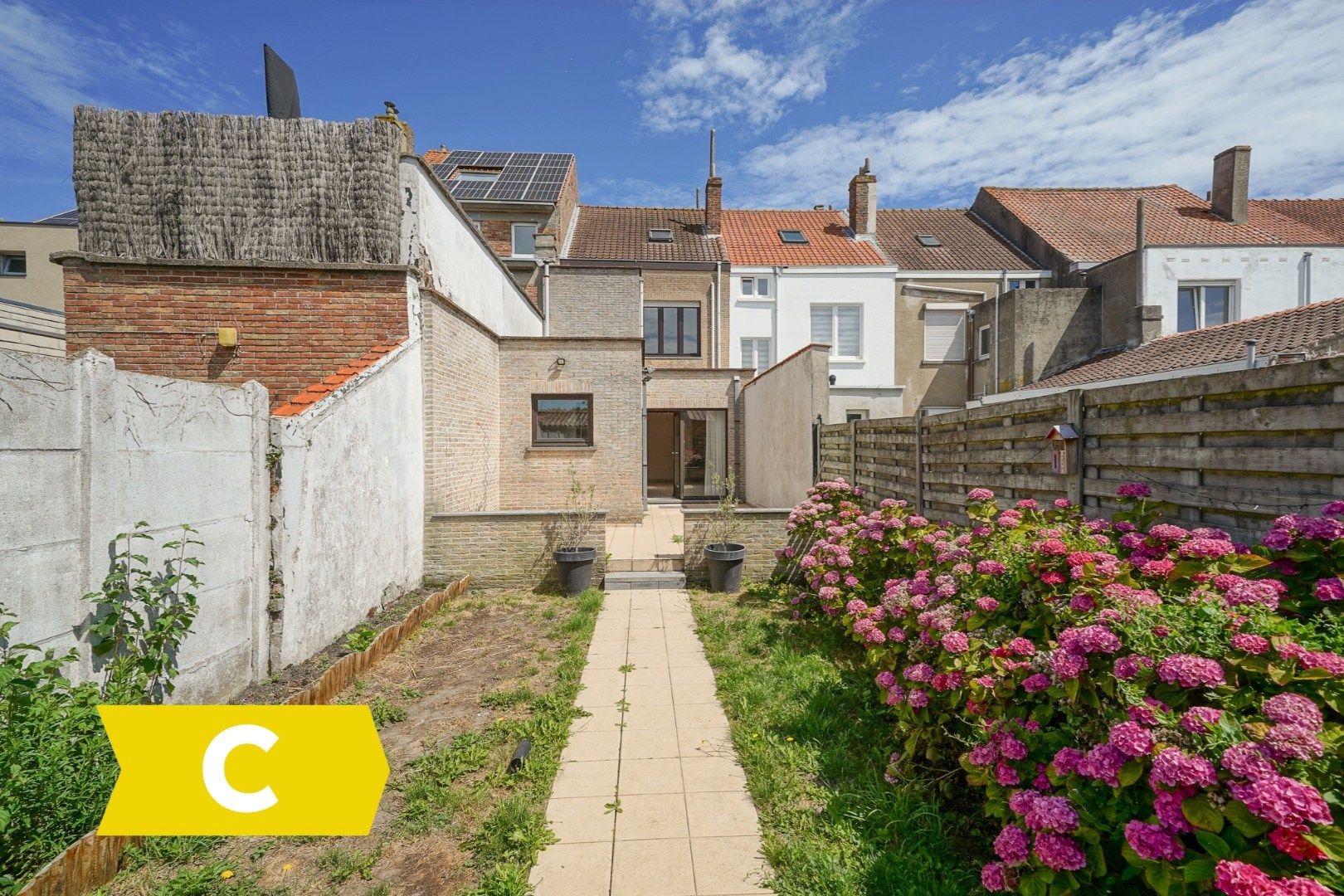 Gezinswoning met garage en tuin in Oostende (Conterdam) foto {{pictureIndex}}