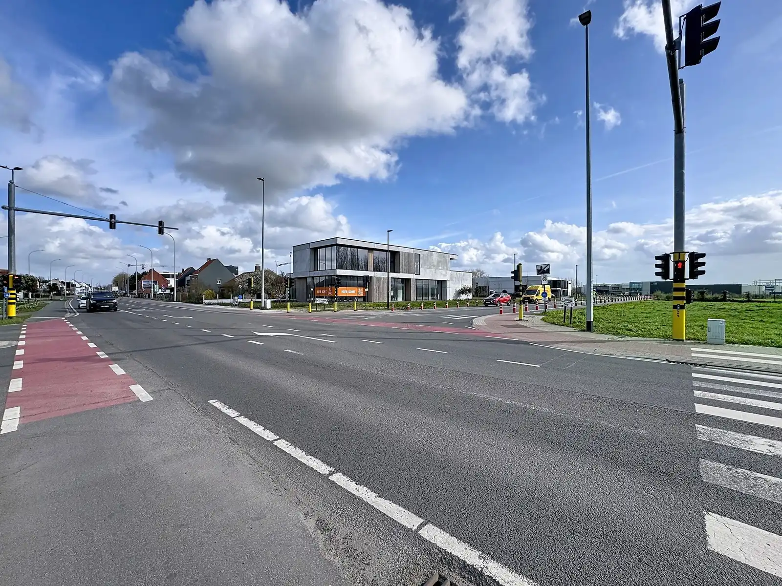 Op hoek-en zichtlocatie te Maldegem: Casco-KANTOORRUIMTE (285m²) met zonne-TERRAS (50m²) TE HUUR op eerste verdieping (lift aanwezig)! foto 16