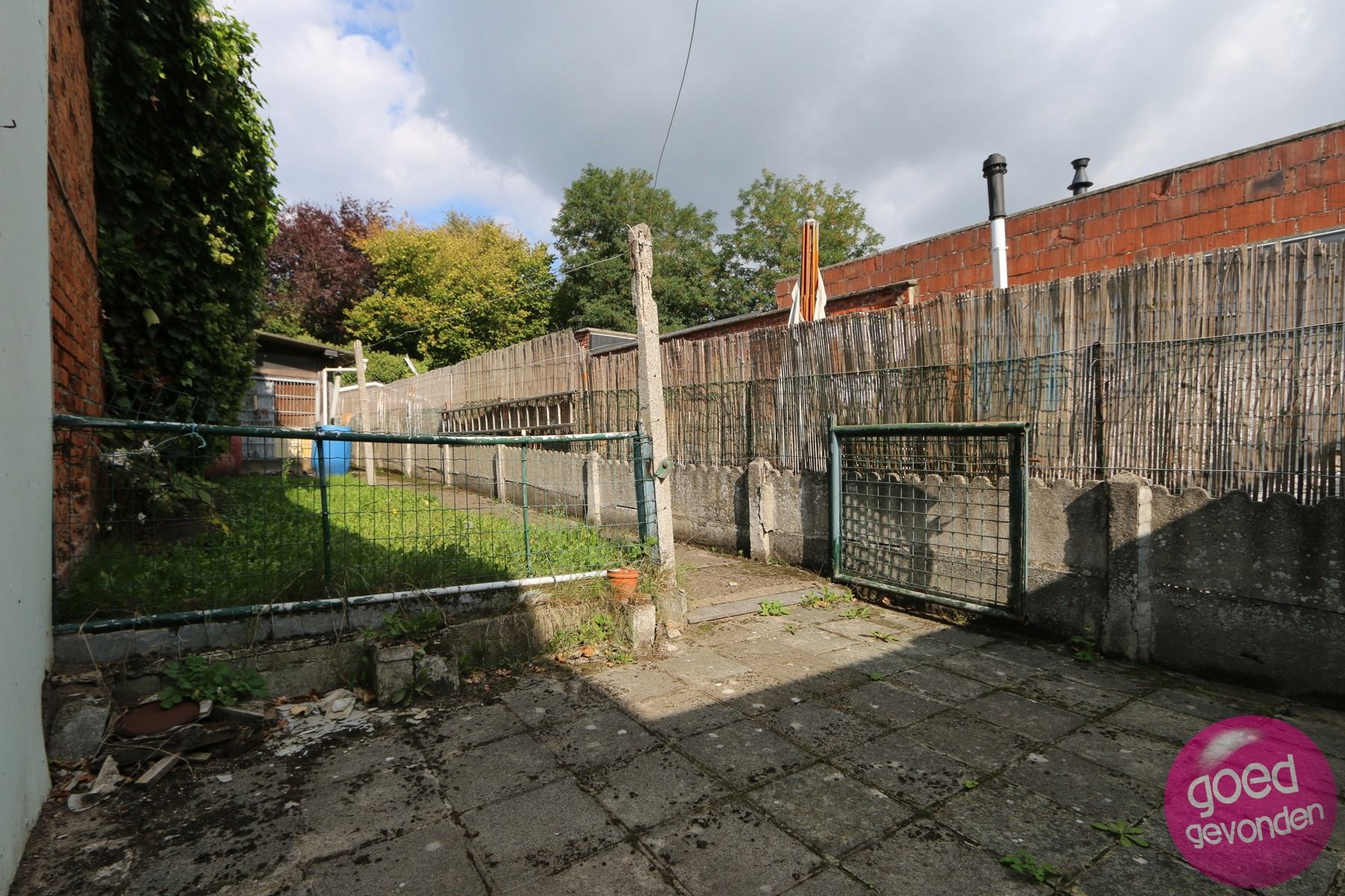 TE RENOVEREN WONING - 1 tot 2 SLK - TUIN - CENTRALE LIGGING foto 9