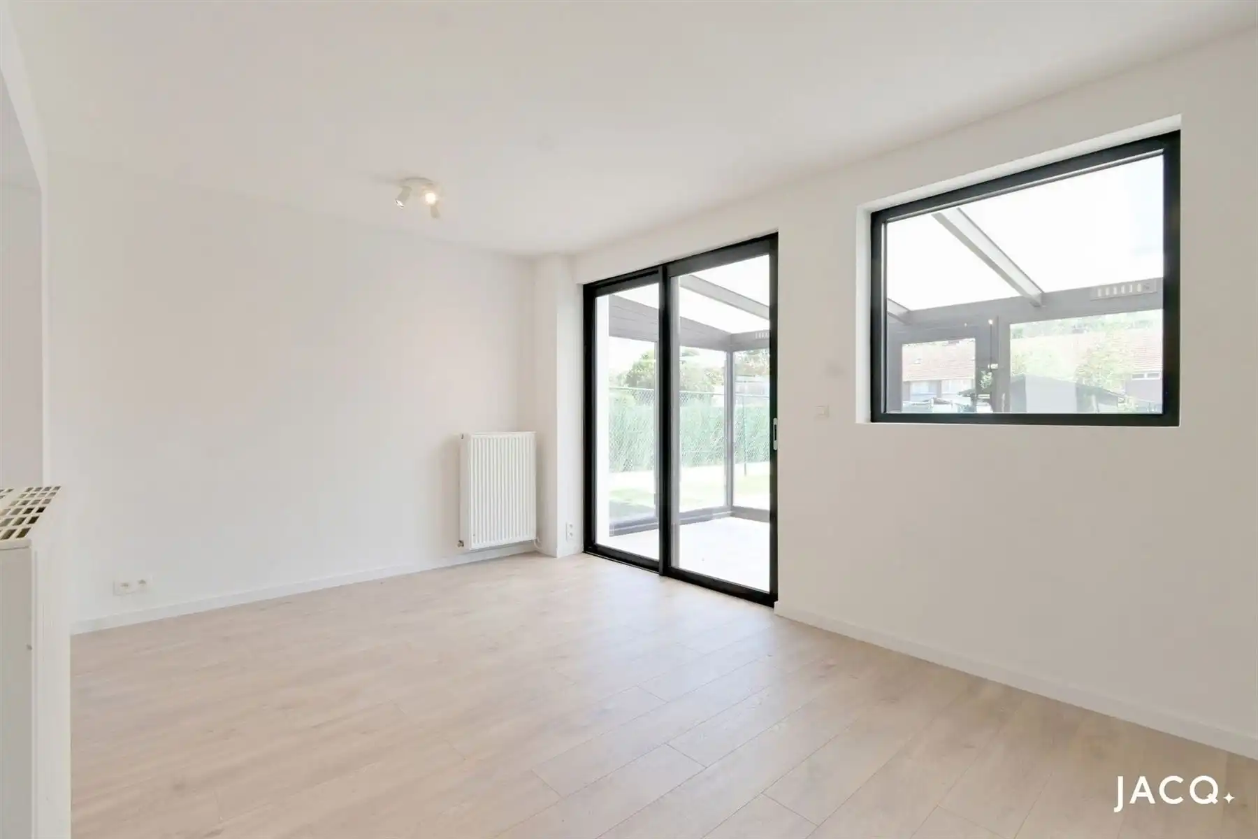 Prachtige woning met 3 slaapkamers, grote tuin en garage ! foto 6
