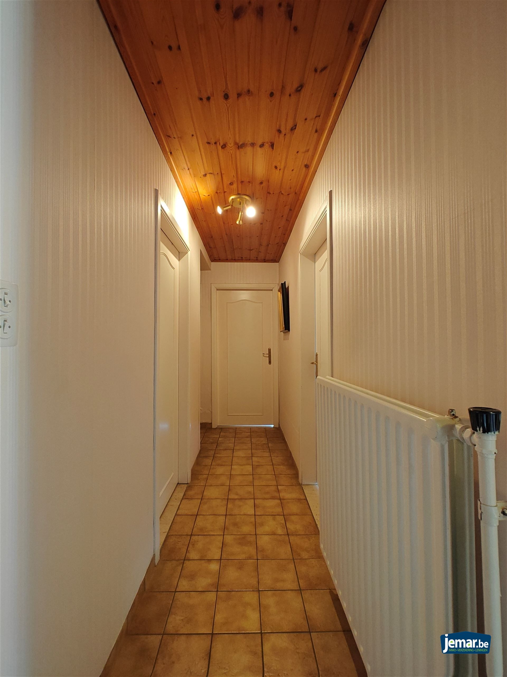 Half- open woning met 4 slaapkamers en apart garage foto 17