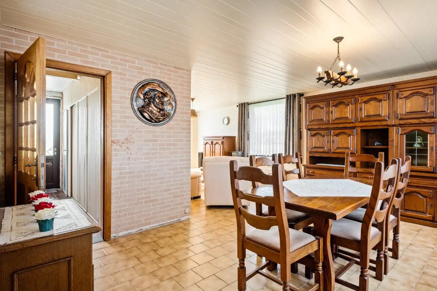 Op te frissen HOB met 3 slpk., garage en tuin foto 3