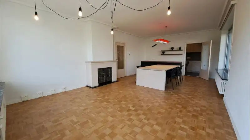 Ruim instapklaar gelijkvloers 3-slaapkamerappartement te koop in Sint-Michiels Brugge foto 2