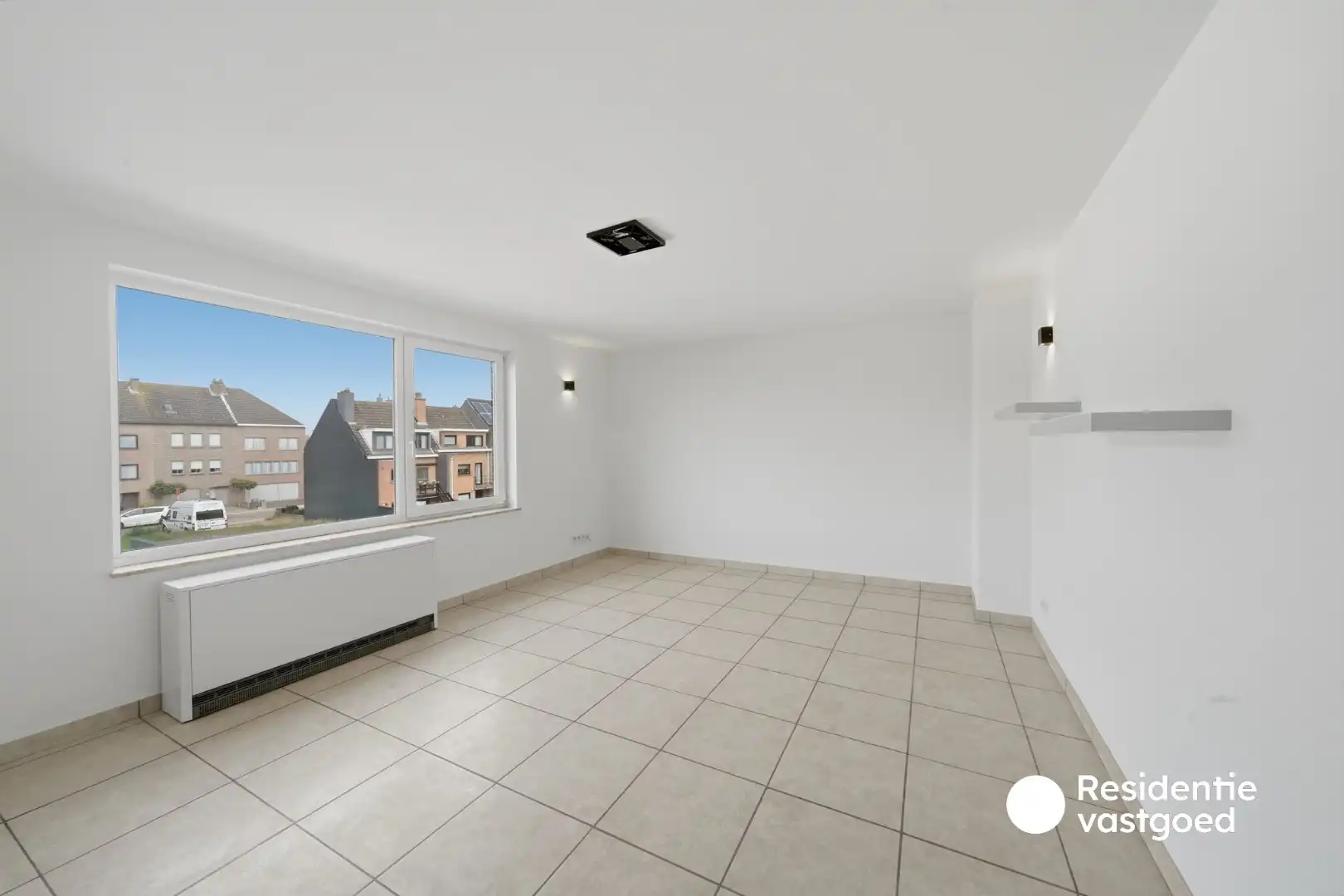 Instapklaar  2 slaapkamer appartement te Bredene foto 3