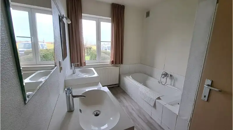 Conciergewoning - Laagbouwvilla met 3 slaapkamers, dubbele garage en tuin te huur in Diksmuide foto 11