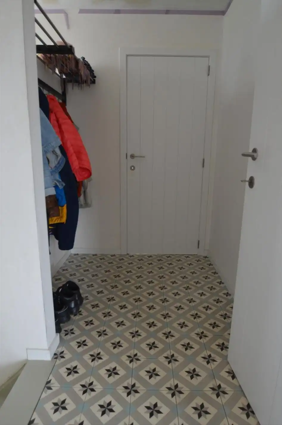 Knap duplex appartement op de 1ste en 2de verdieping met 1 grote en 1 kleine slaapkamers en 2 autostandplaatsen foto 5