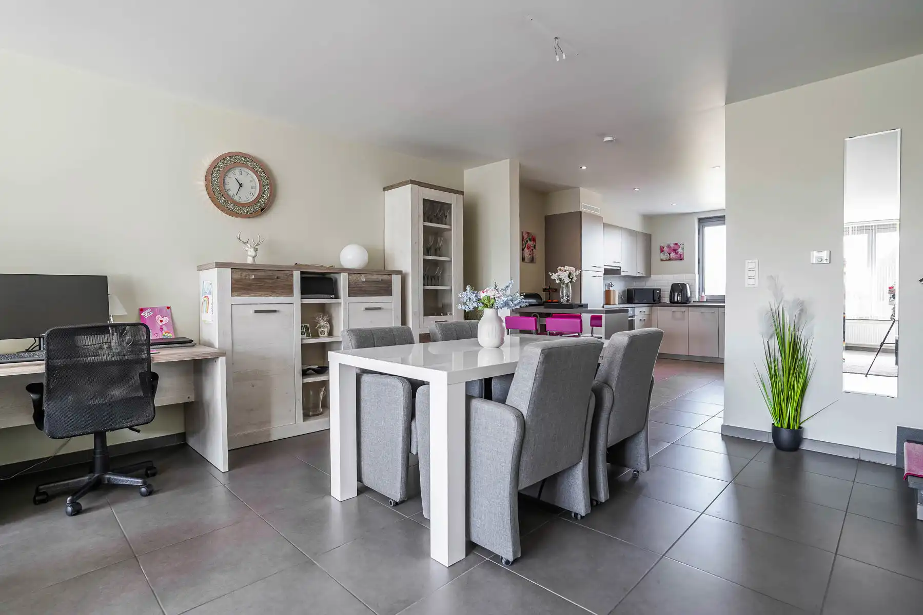 Knap duplex appartement met terras en garage te Malderen foto 8
