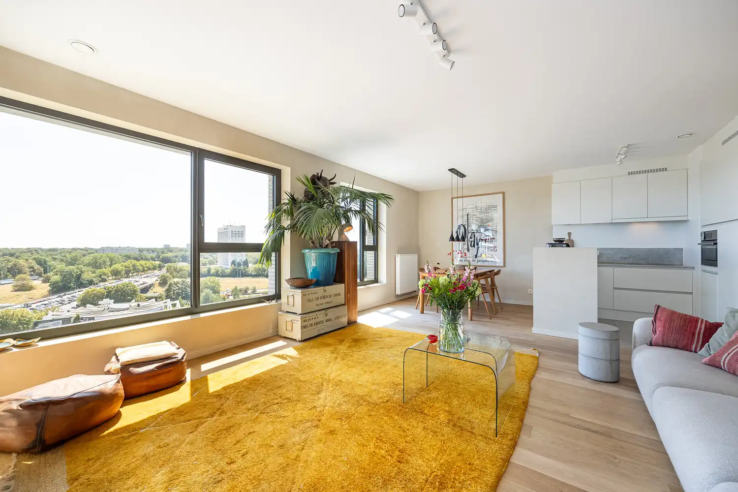 Luxueus en zorgeloos wonen op hoog niveau in de iconische Residentie Louise Marie - 2 slaapkamers en ruim terras (EPC A!) - verkoop onder het registratiestelsel! foto 2