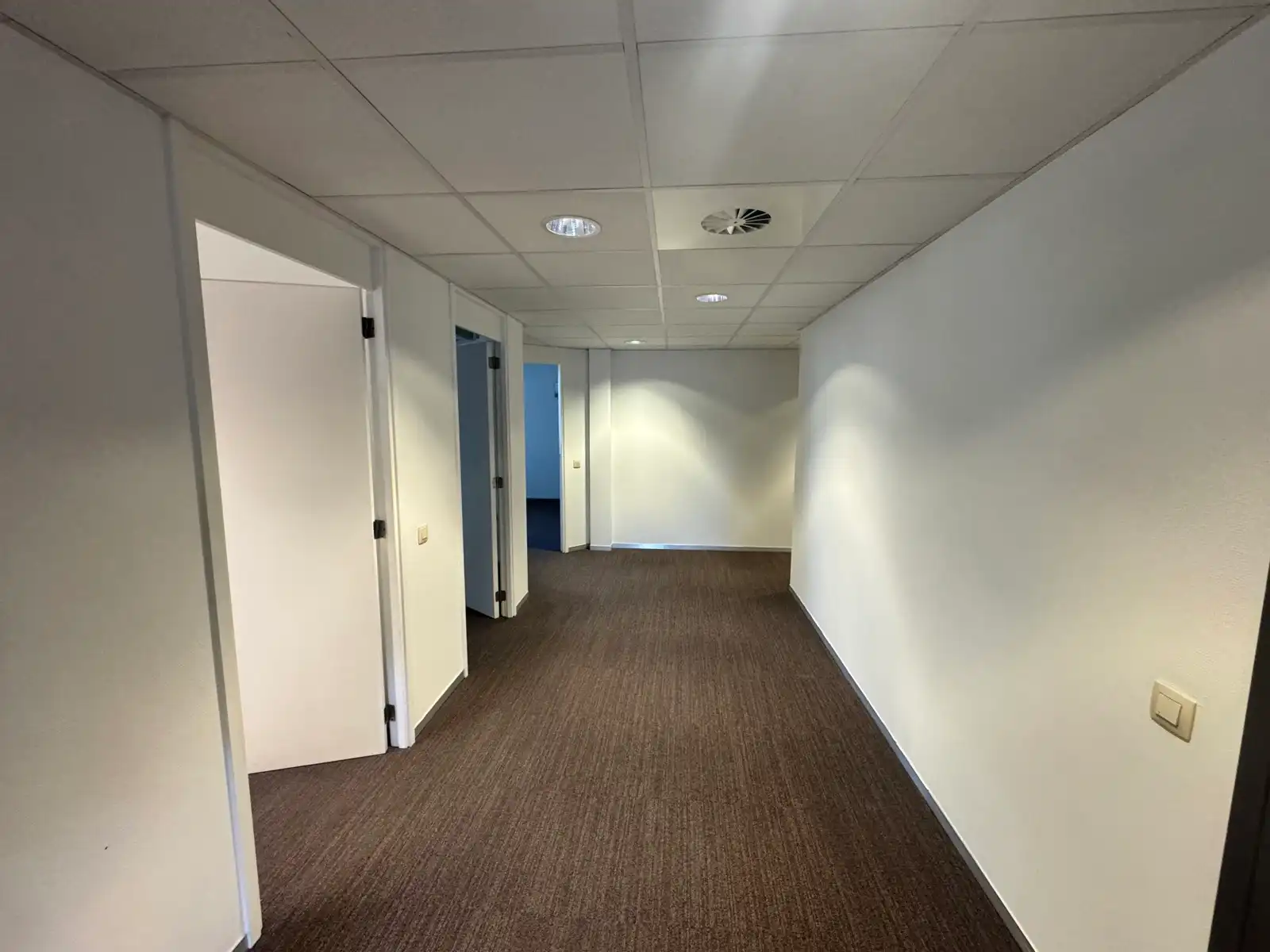 KANTOOR MET PARKING TE HUUR OP DE BISCHOPPENHOFLAAN foto 7