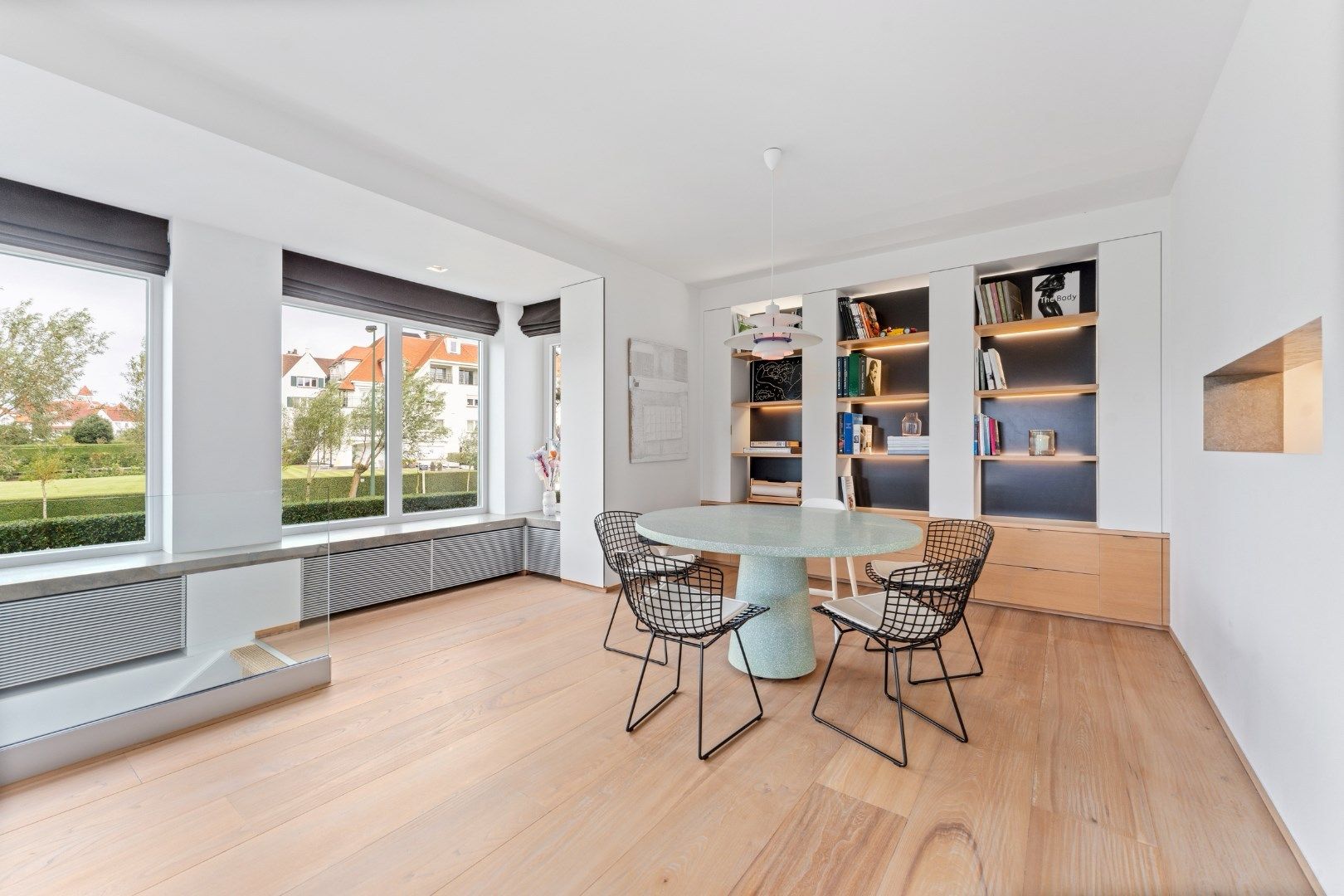 Prachtig gemeubeld appartement in een standingvolle residentie in hartje Zoute met 4 slk's!  foto 5