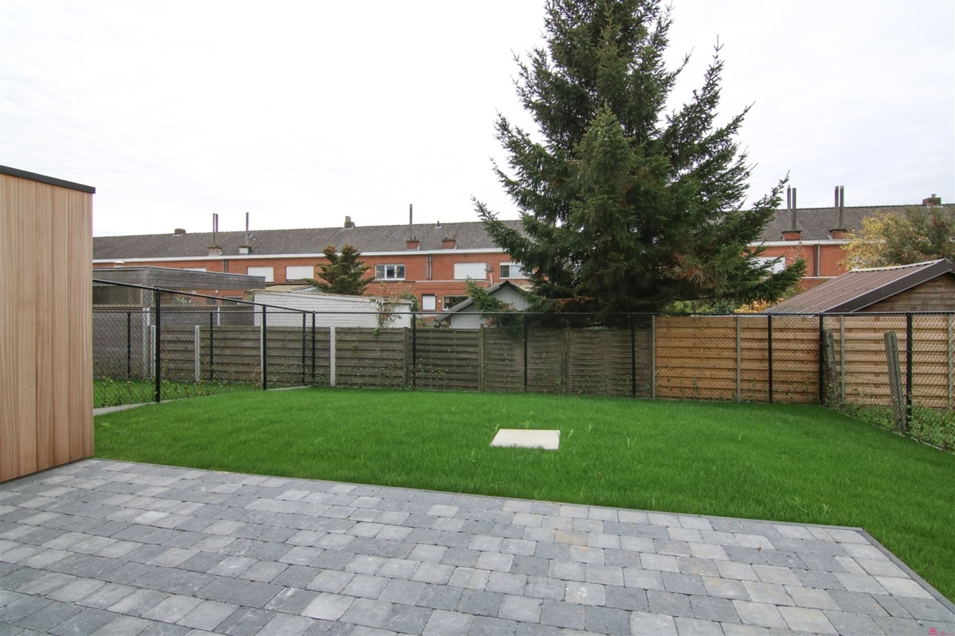 Energiezuinige halfopen woning te huur nabij het centrum van Wevelgem foto 10