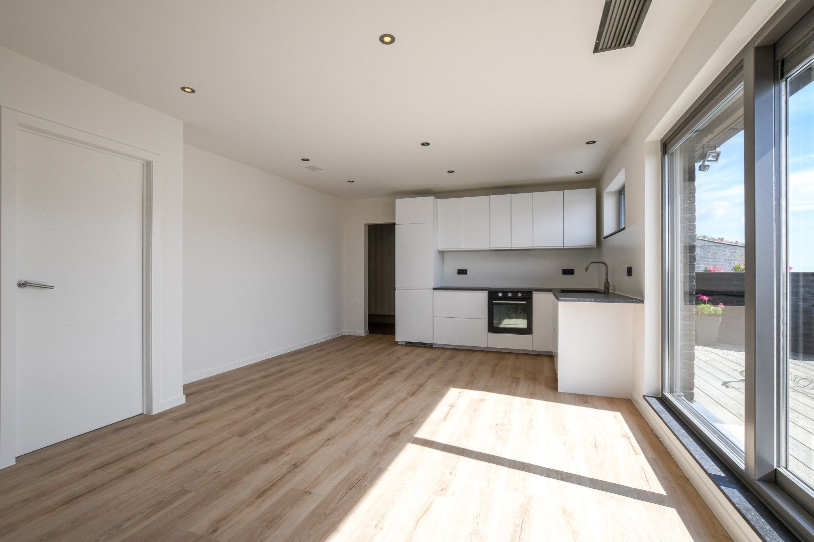 Stijlvol en ruim appartement met 2 terrassen te koop in Klemskerke (De Haan) foto 5