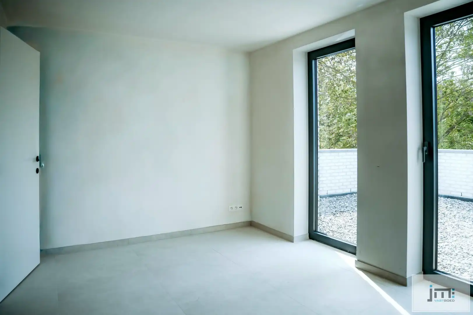 Prachtig appartement met 3 slaapkamers, carport en tuinberging foto 8