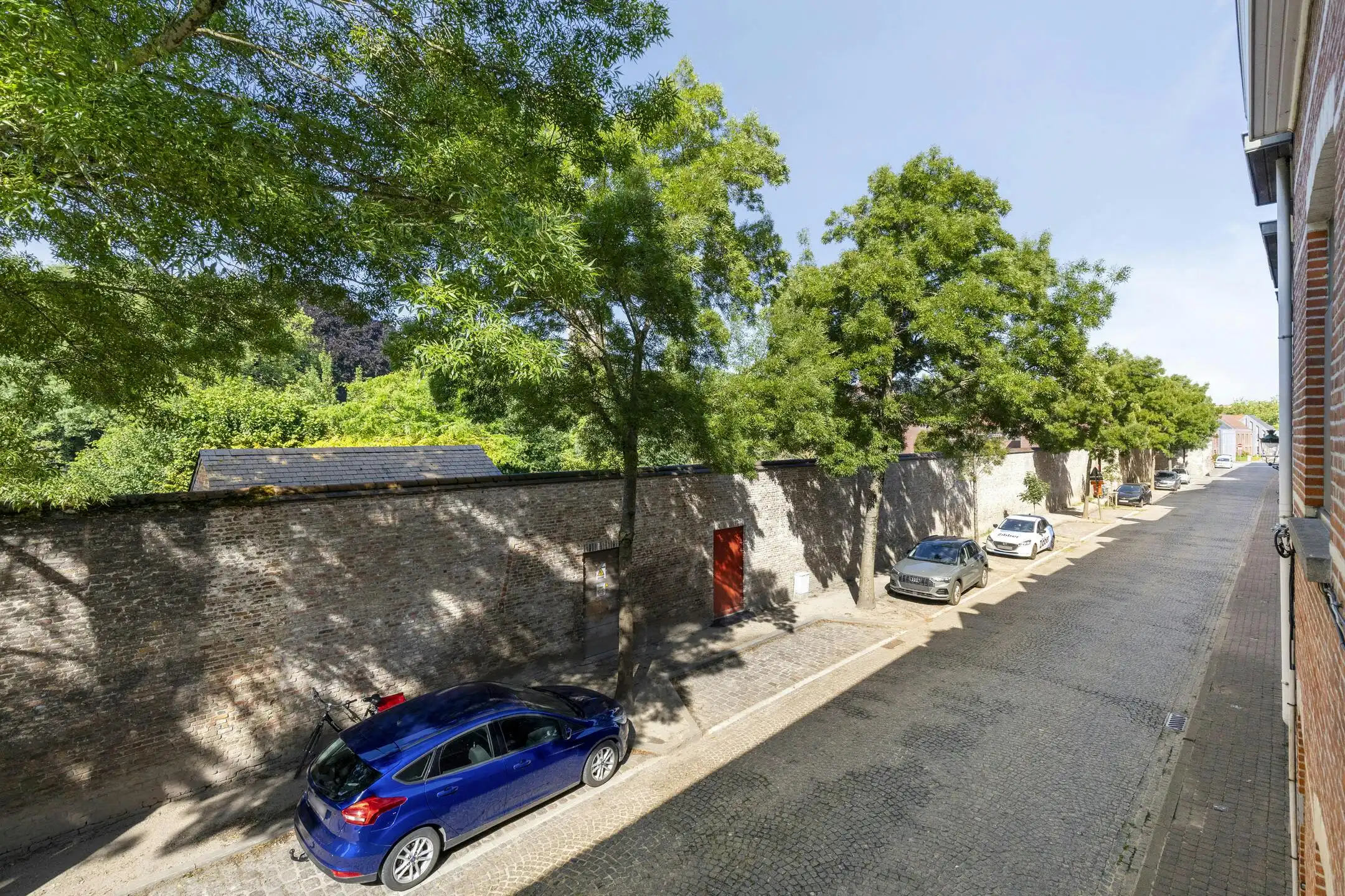 Charmante woning met 3 slaapkamers en koer in centrum Brugge foto 11