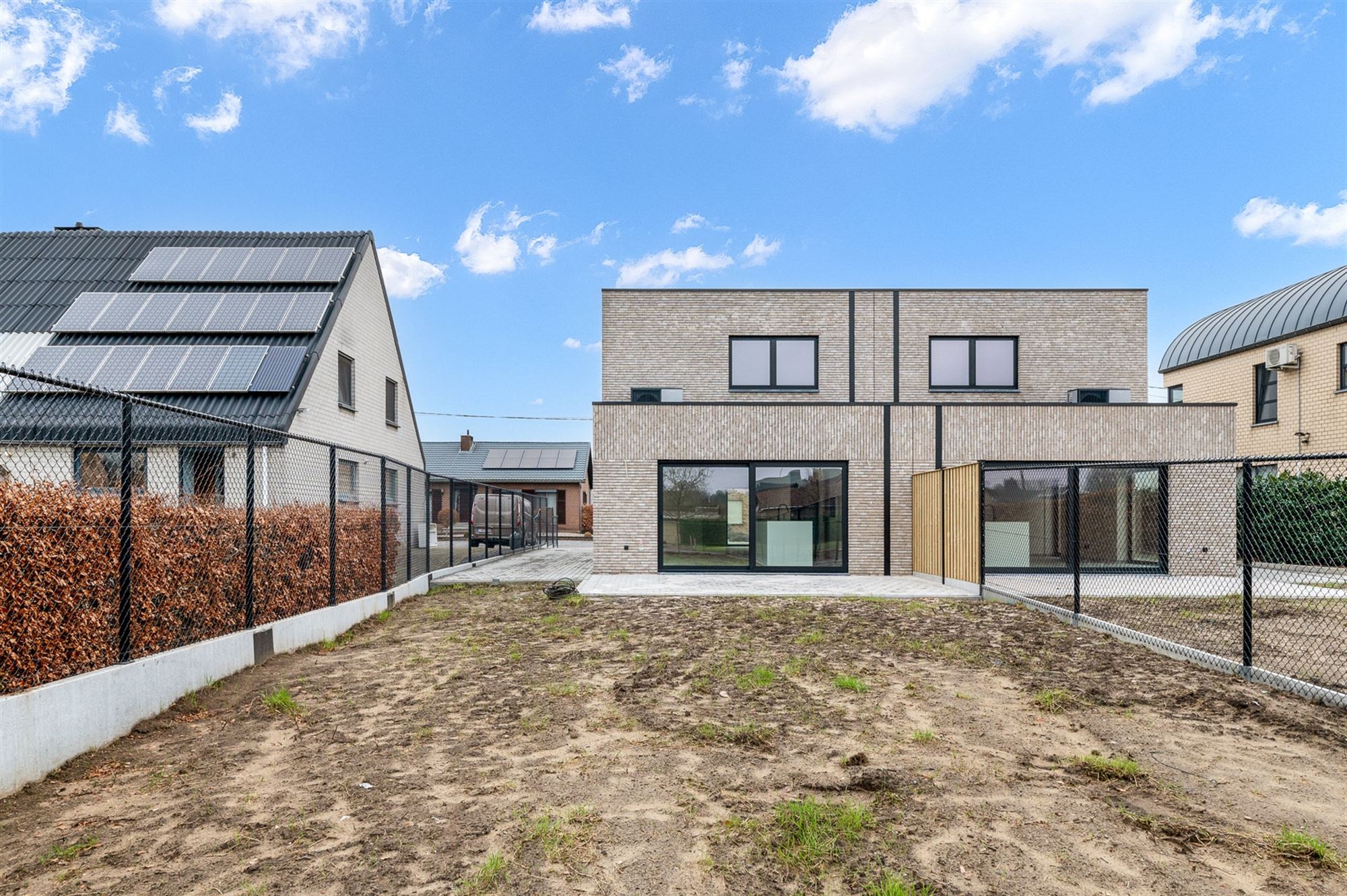 VOLLEDIG AFGEWERKTE NIEUWBOUWWONING MET 3 SLAAPKAMERS + DRESSING EN AANGELEGDE TUIN TE BERINGEN foto 17