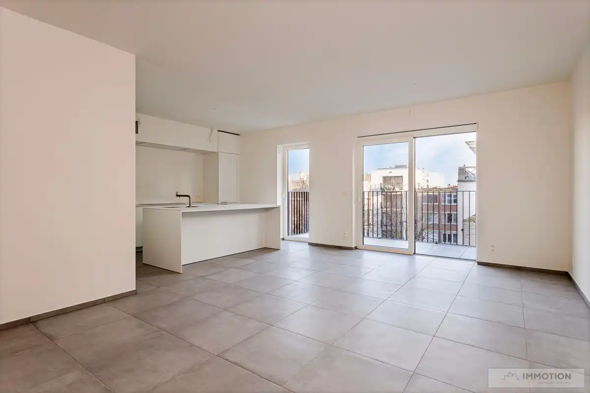 INSTAPKLAAR APPARTEMENT MET TERRAS EN PARKING foto 3