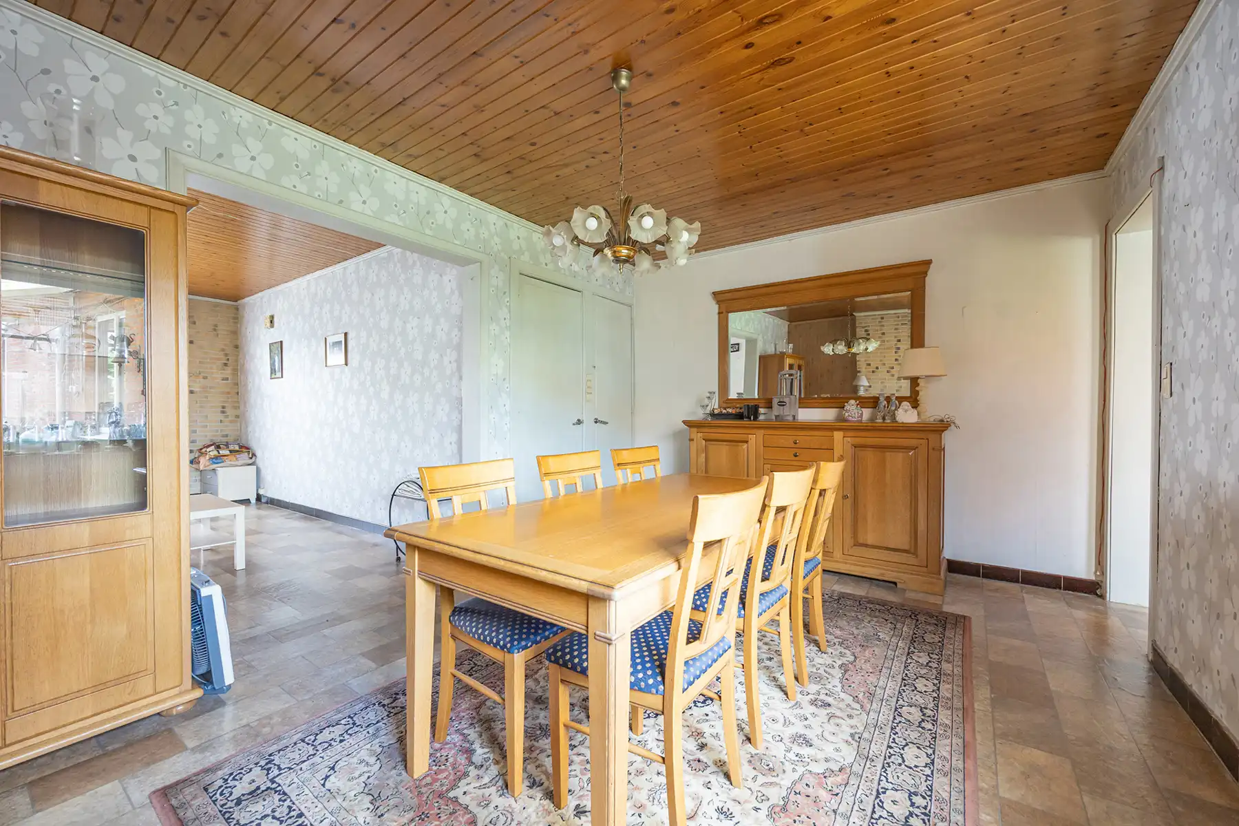 CENTRAAL GELEGEN WONING MET ZONNIGE TUIN EN STERK POTENTIEEL foto 3