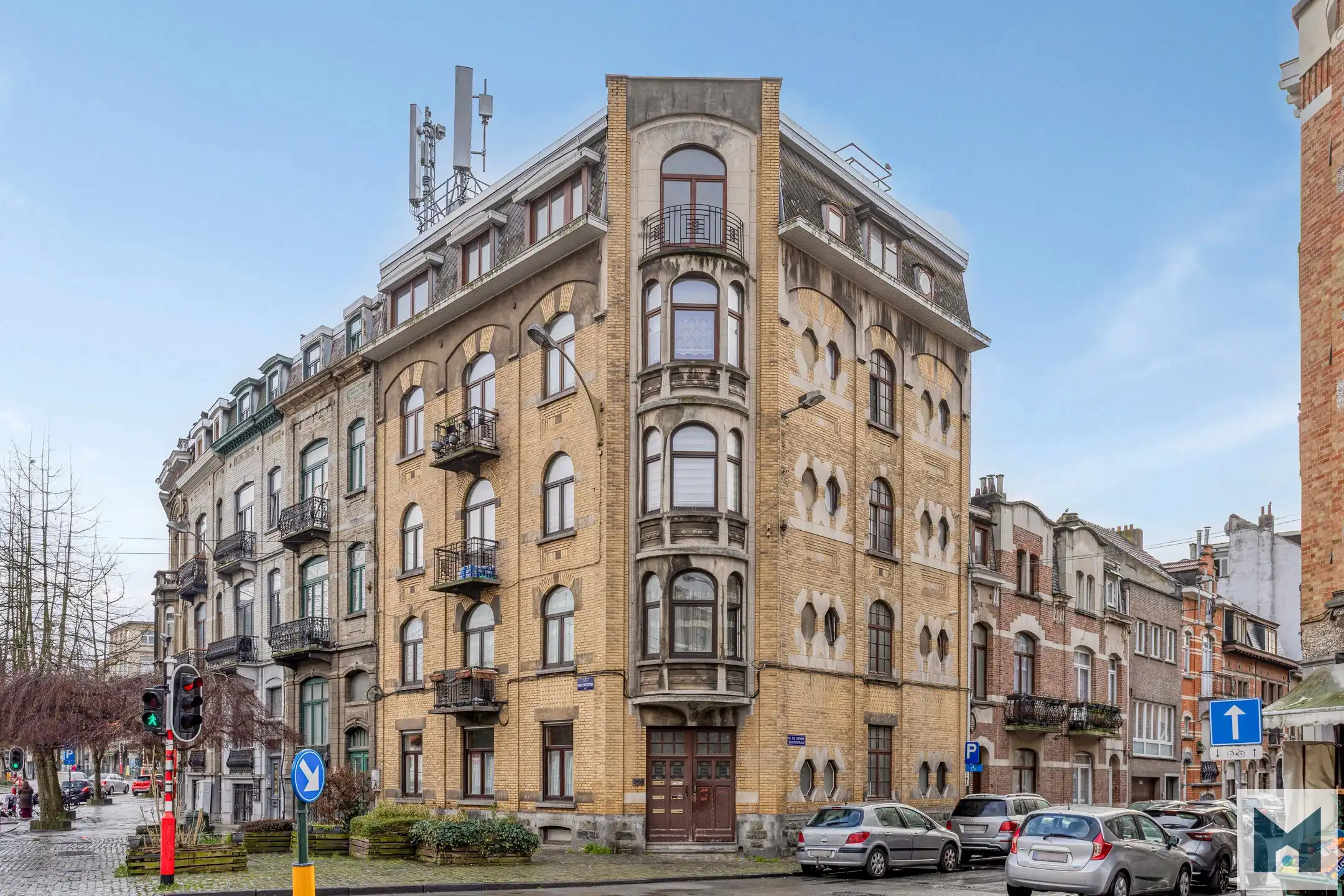 Ruim gelijkvloers appartement met 2 slpks en stadskoer! foto {{pictureIndex}}