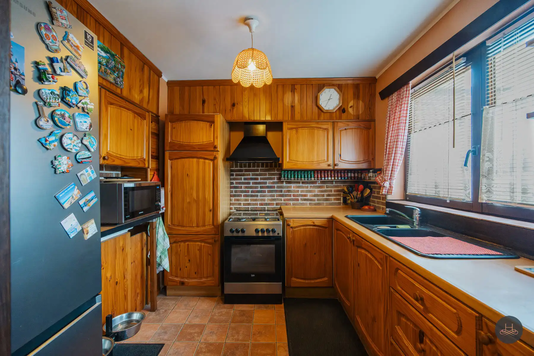 Warme, halfopen energiezuinige woning met dubbele garage foto 15