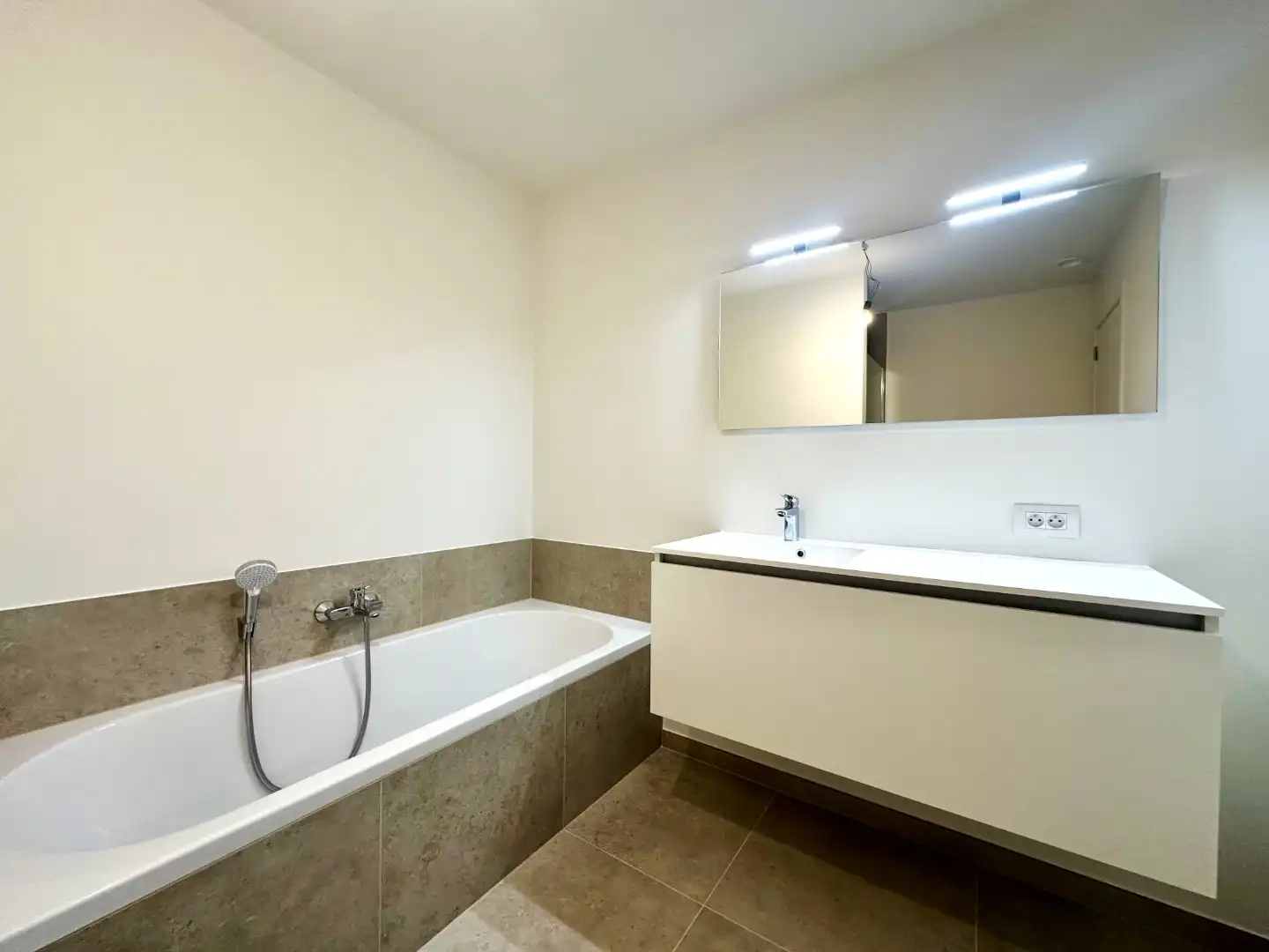 Moderne woning in groene omgeving te Ruddervoorde foto 14