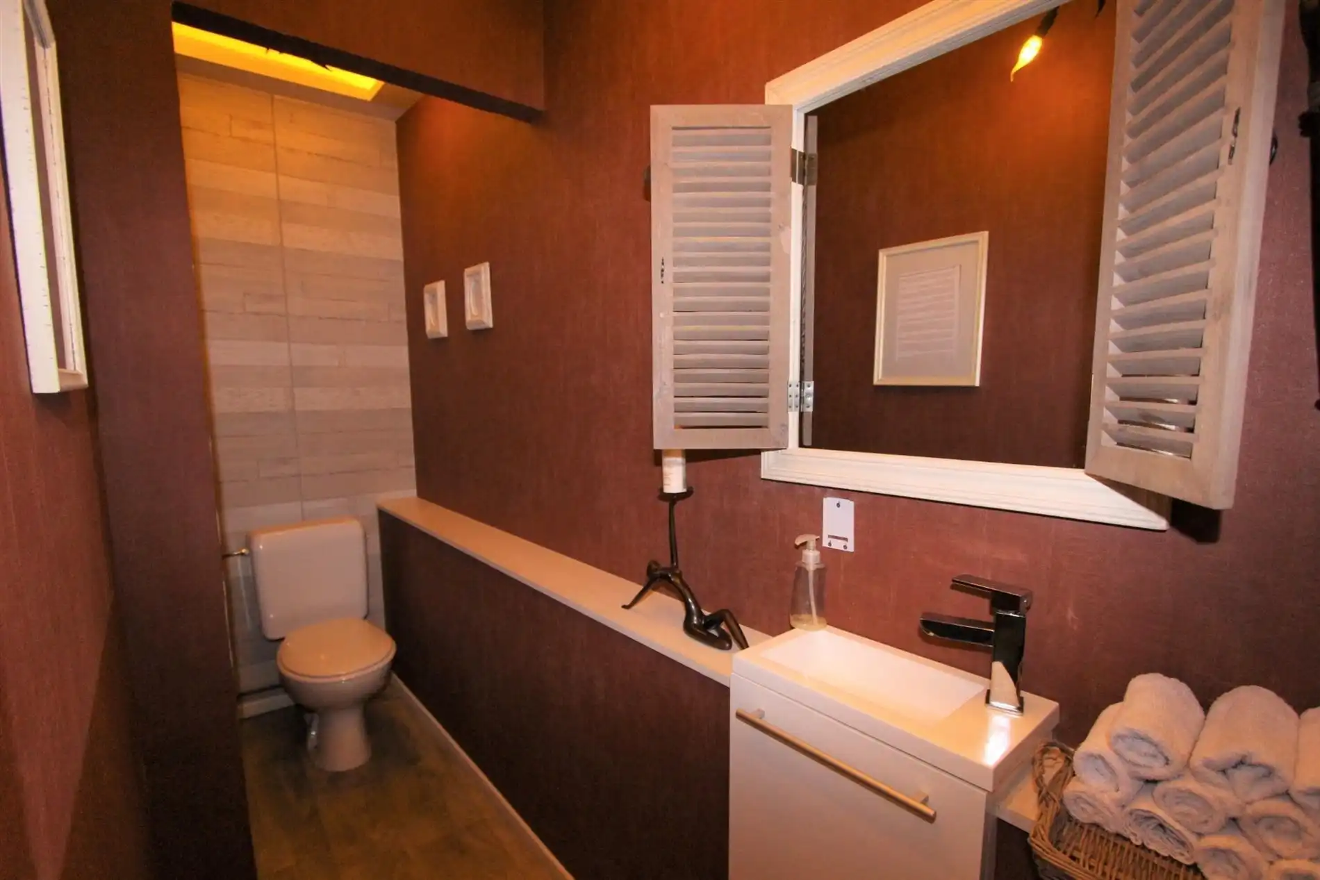 PRACHTIG GELEGEN MODERNE HANDELSWONING foto 6