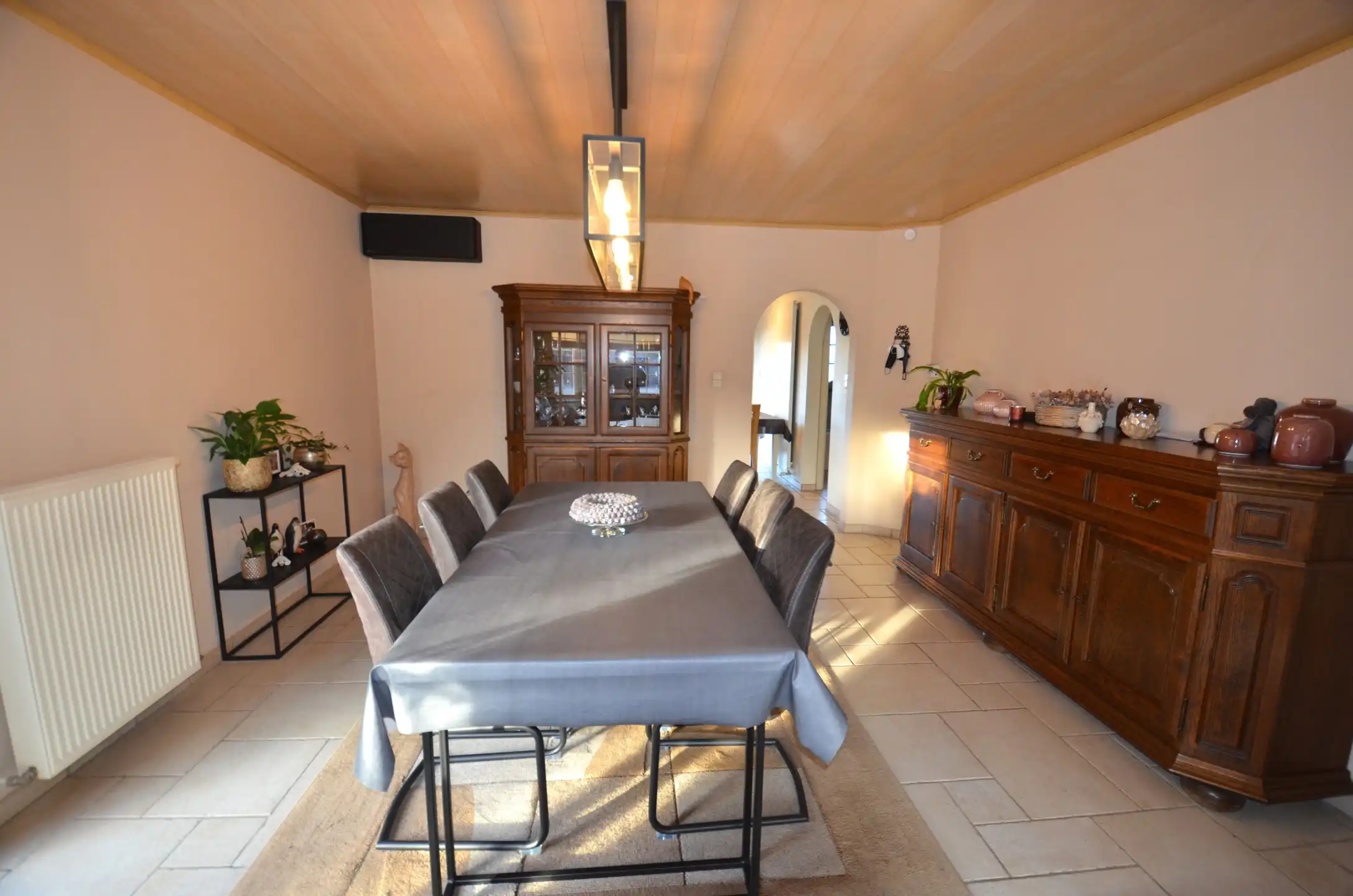 Leuke halfopen bebouwing met drie slaapkamers foto 11