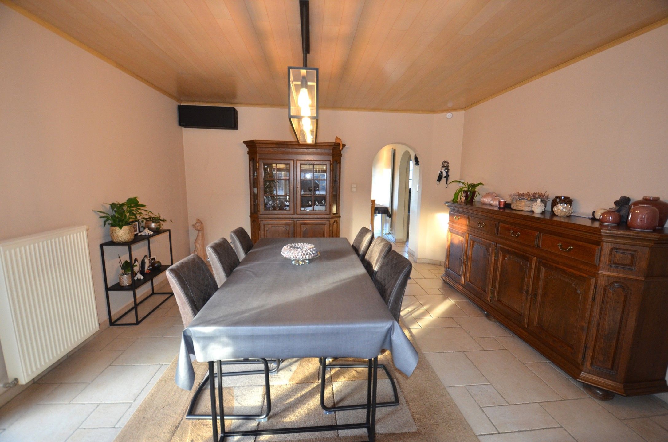 Leuke halfopen bebouwing met drie slaapkamers foto 10