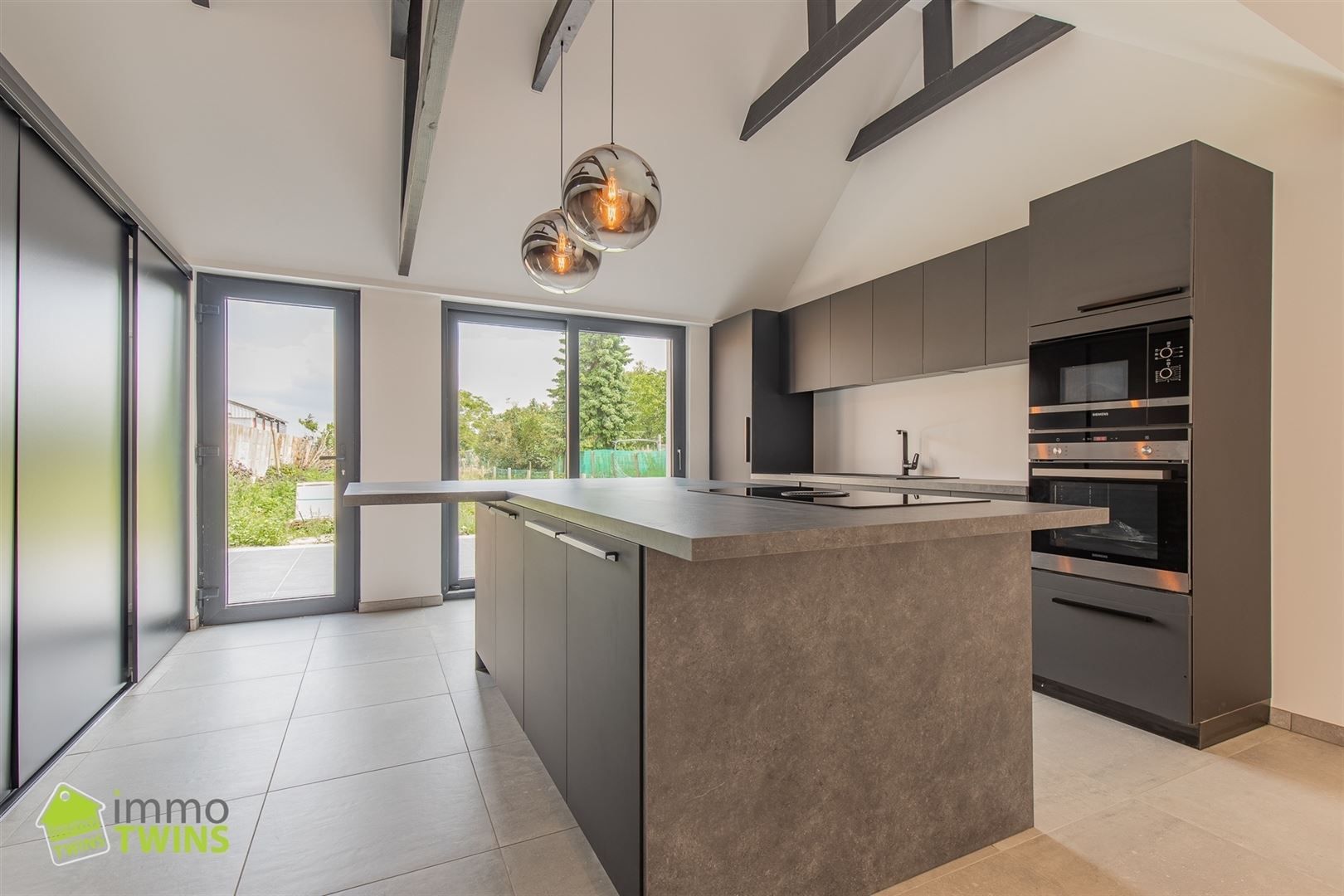 Volledig gerenoveerde gezinswoning met ruime tuin te Lebbeke foto 4