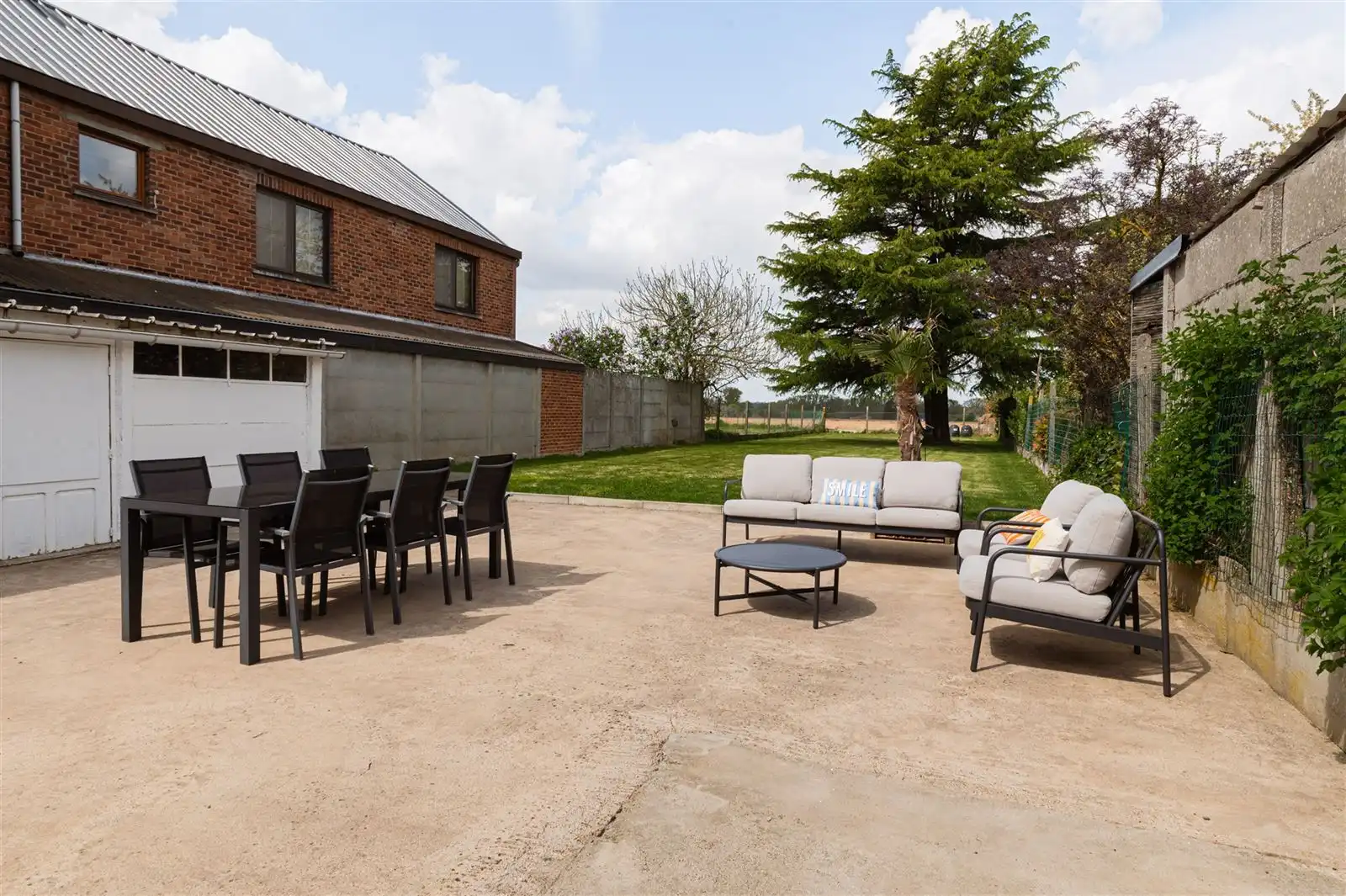 Ruime gezinswoning met grote tuin in Denderhoutem! foto 3