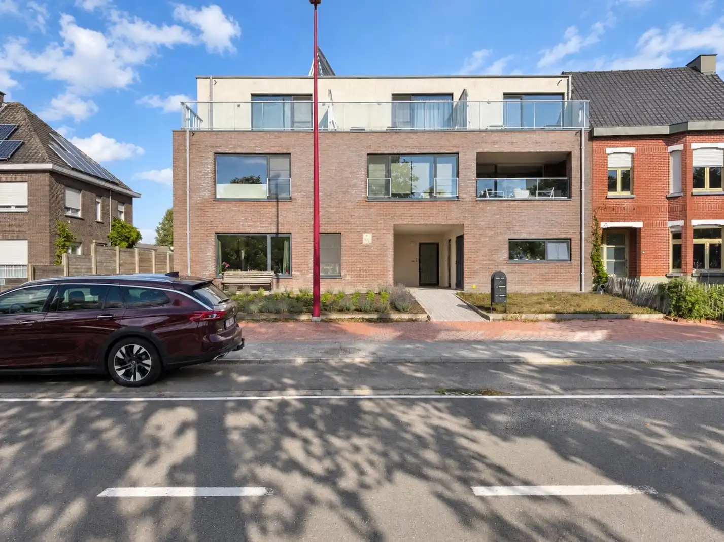 Ruim gelijkvloers appartement (127 m²) met gróót terras, garage én staanplaats foto 2