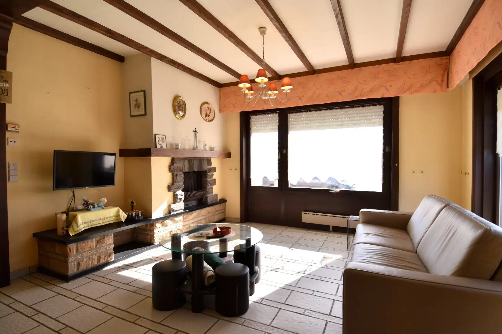 Alleensteenstaande woning met dubbele garage te koop op een rustige ligging te Bissegem foto 3