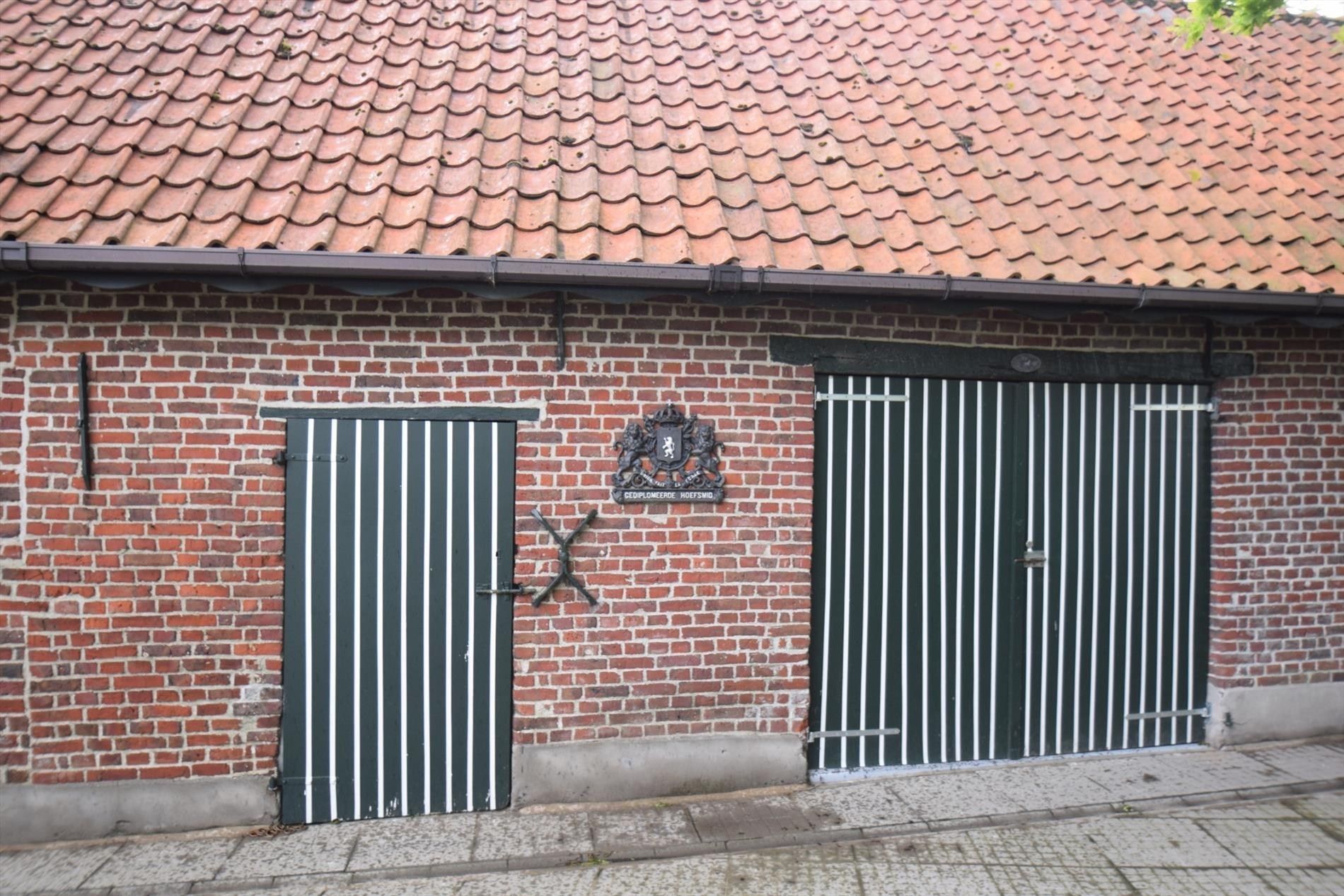 Authentieke hoeve op 3886 m² grond, landelijk gelegen met prachtige tuin. foto 27