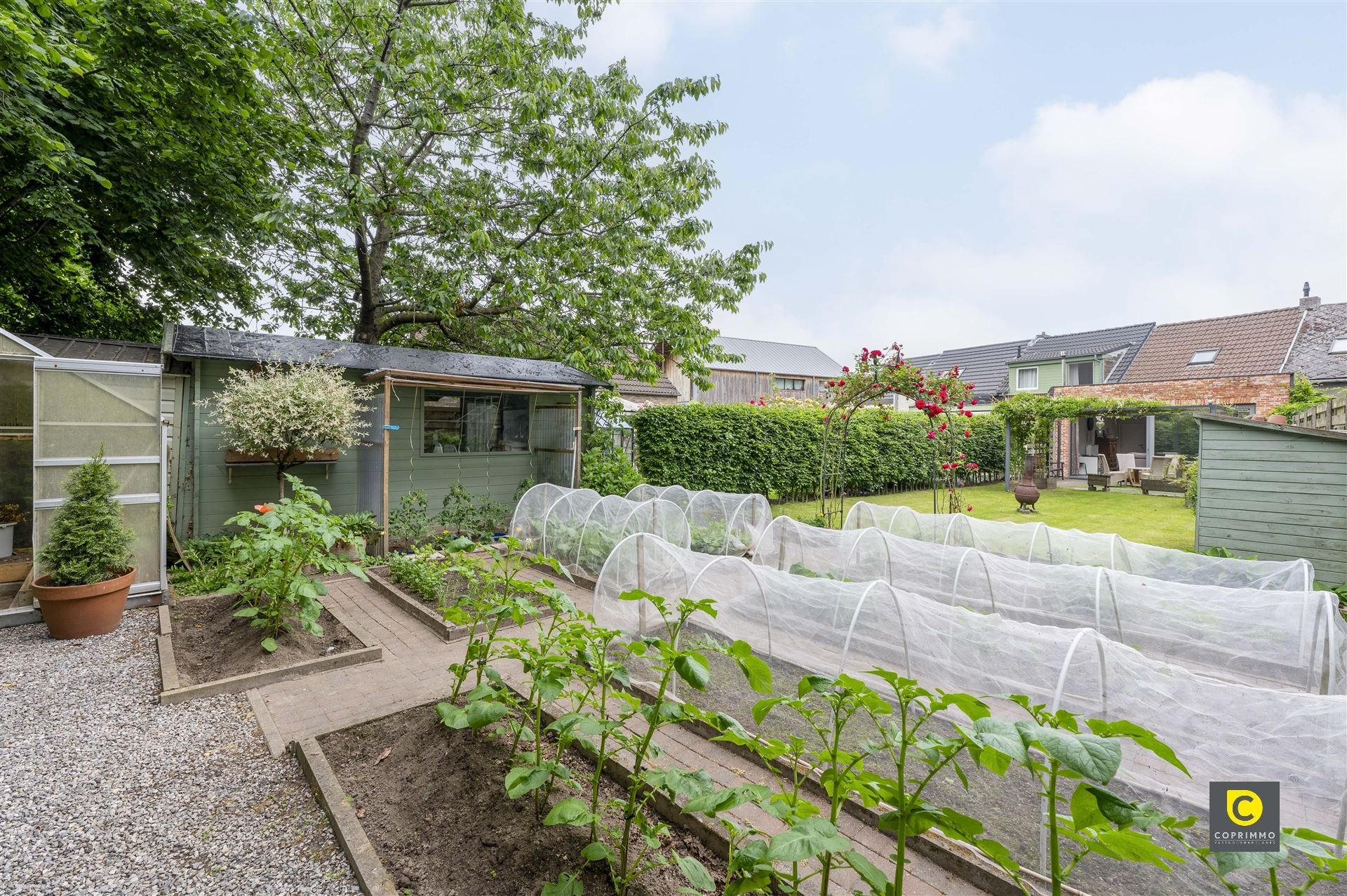 Instapklare woning met prachtige tuin foto 4