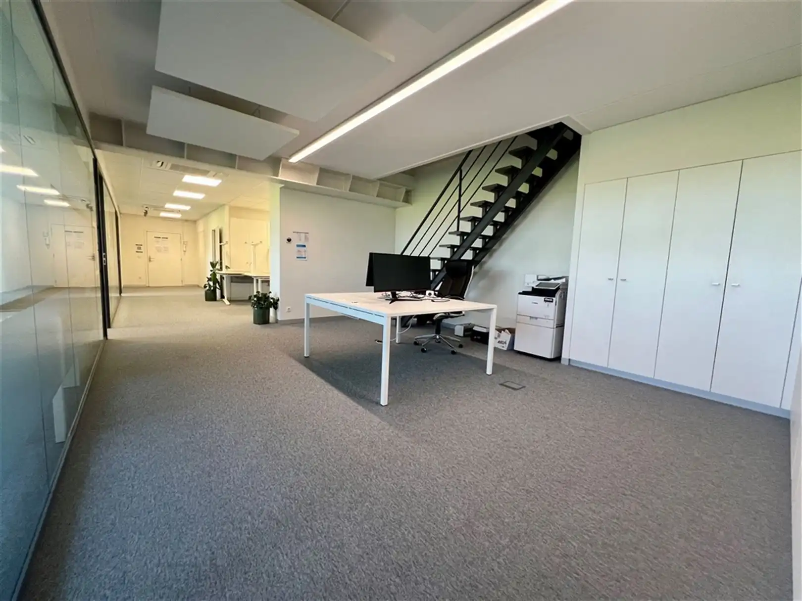 Vlot bereikbare kantoren aan op-en afrit van de E40 foto 8