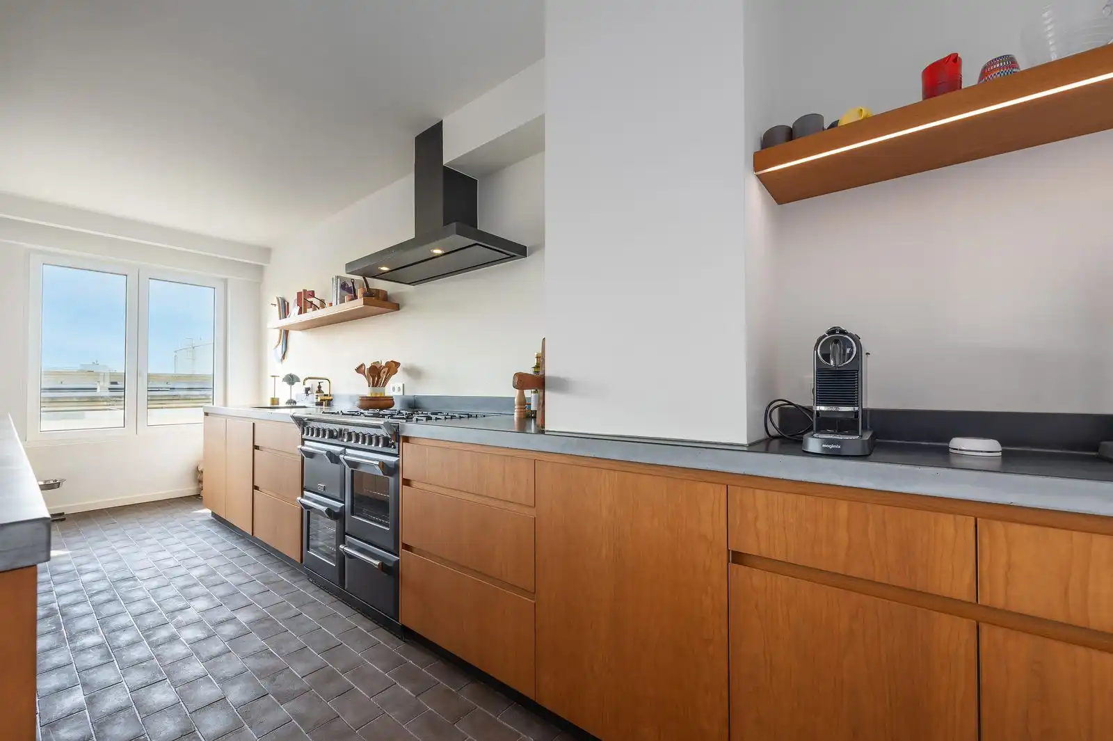 Exclusief appartement met lateraal zeezicht, veel lichtinval en twee grote slaapkamers. foto 4