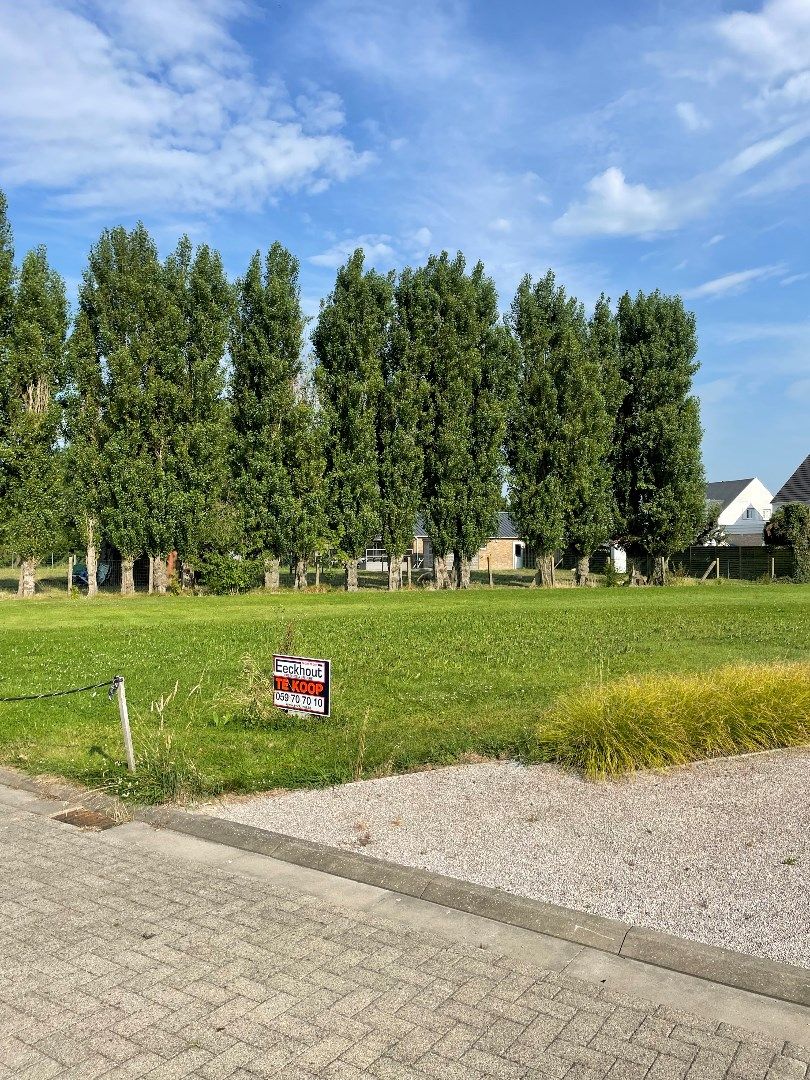 Perceel bouwgrond van 638 m² geschikt voor villabouw te Leffinge. foto 3