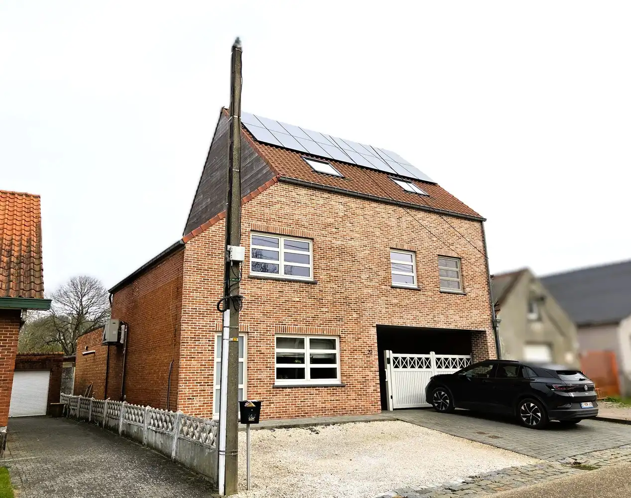 Zeer ruime woning, 3 tot 5 slaapkamers, 2 badkamers, volledig vernieuwd met ruim bijgebouw foto 18