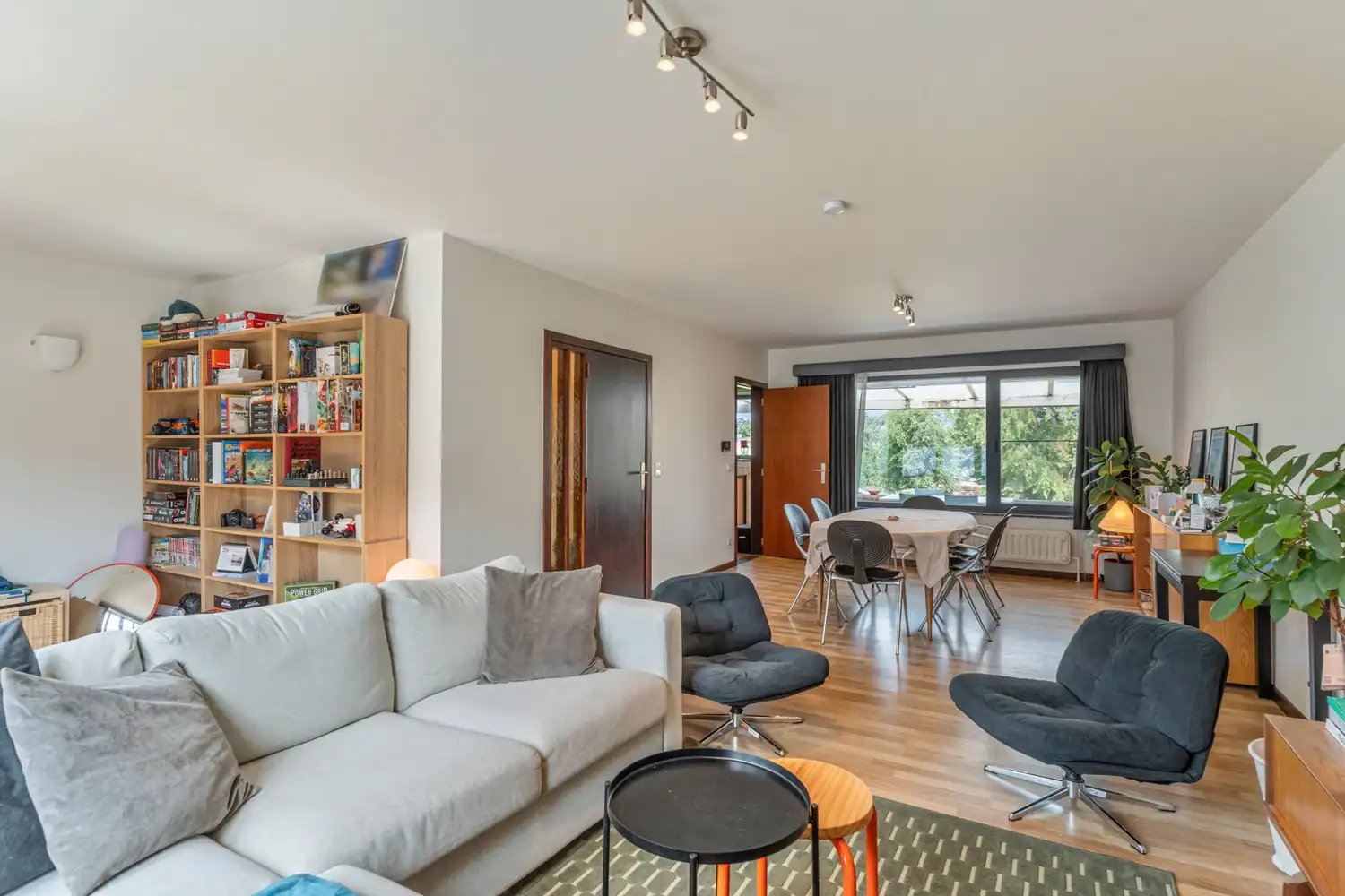Gerenoveerde en energiezuinige woning met 3 slaapkamers, een diepe tuin en een garage met een oprit op een toplocatie te Kessel-Lo! foto 15