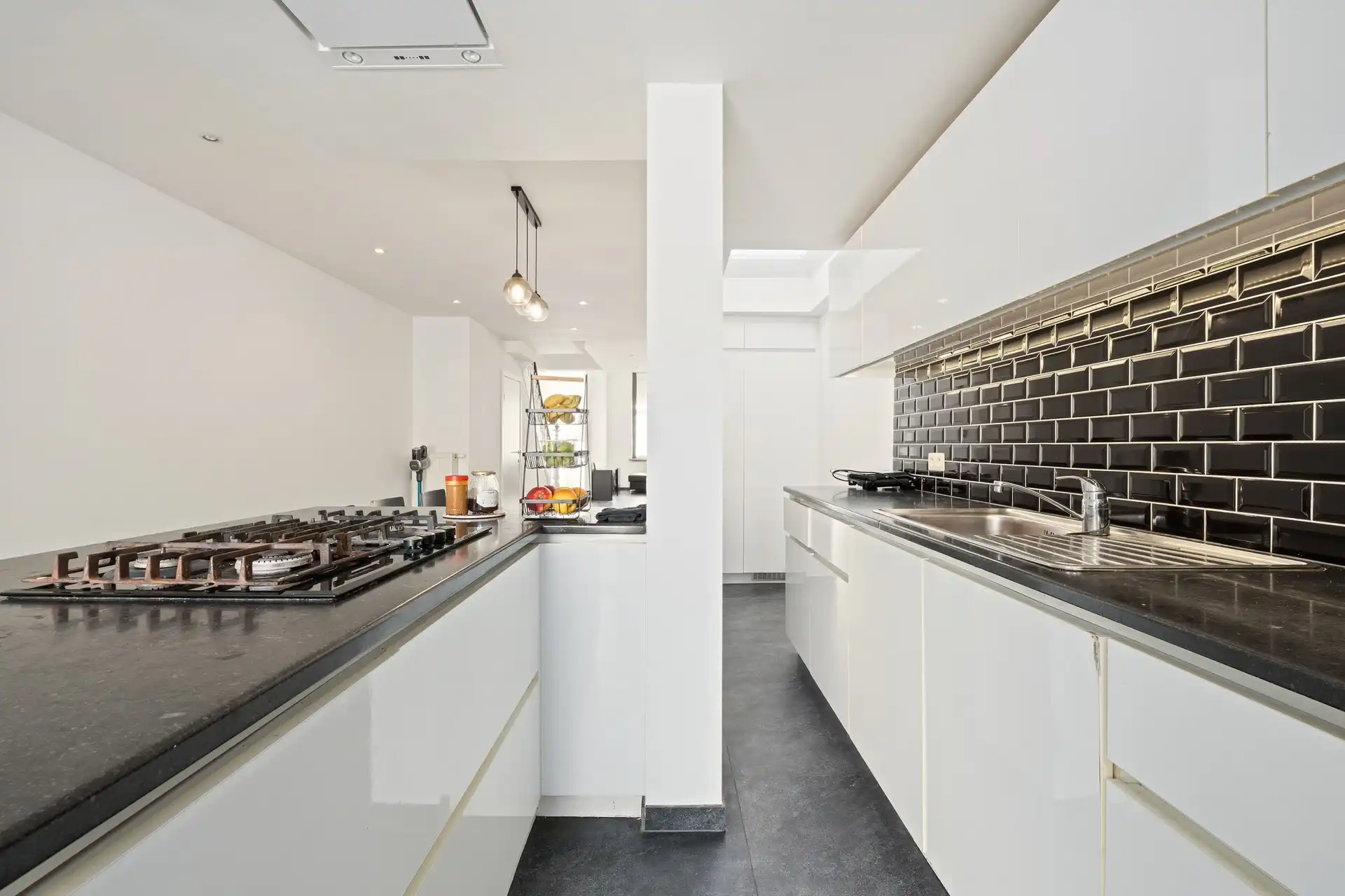 Instapklare energiezuinige eengezinswoning met 4 slaapkamers, 2 badkamers en West tuin. foto 10