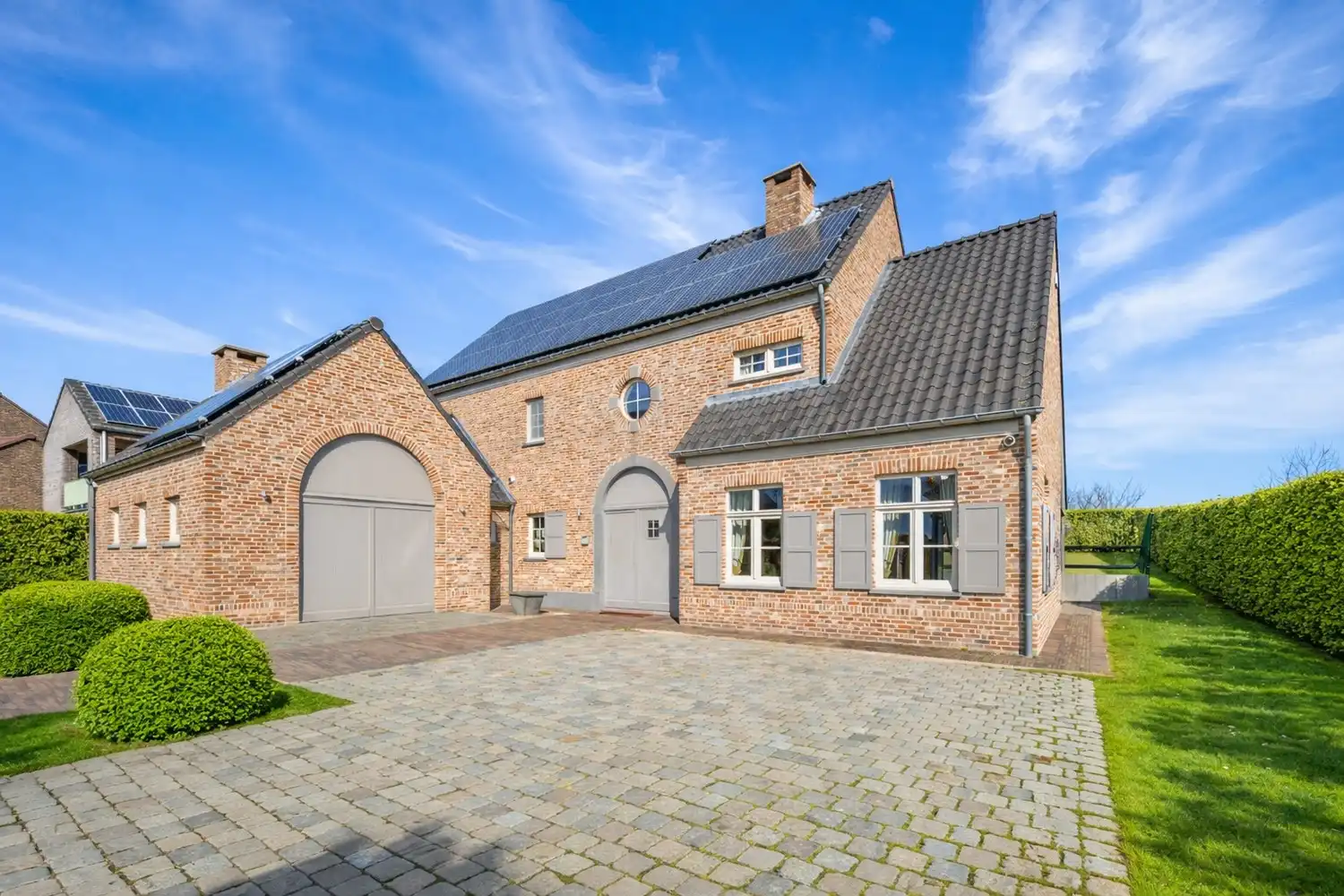 Exclusieve villa met hoogstaande afwerking in een idyllische omgeving foto {{pictureIndex}}