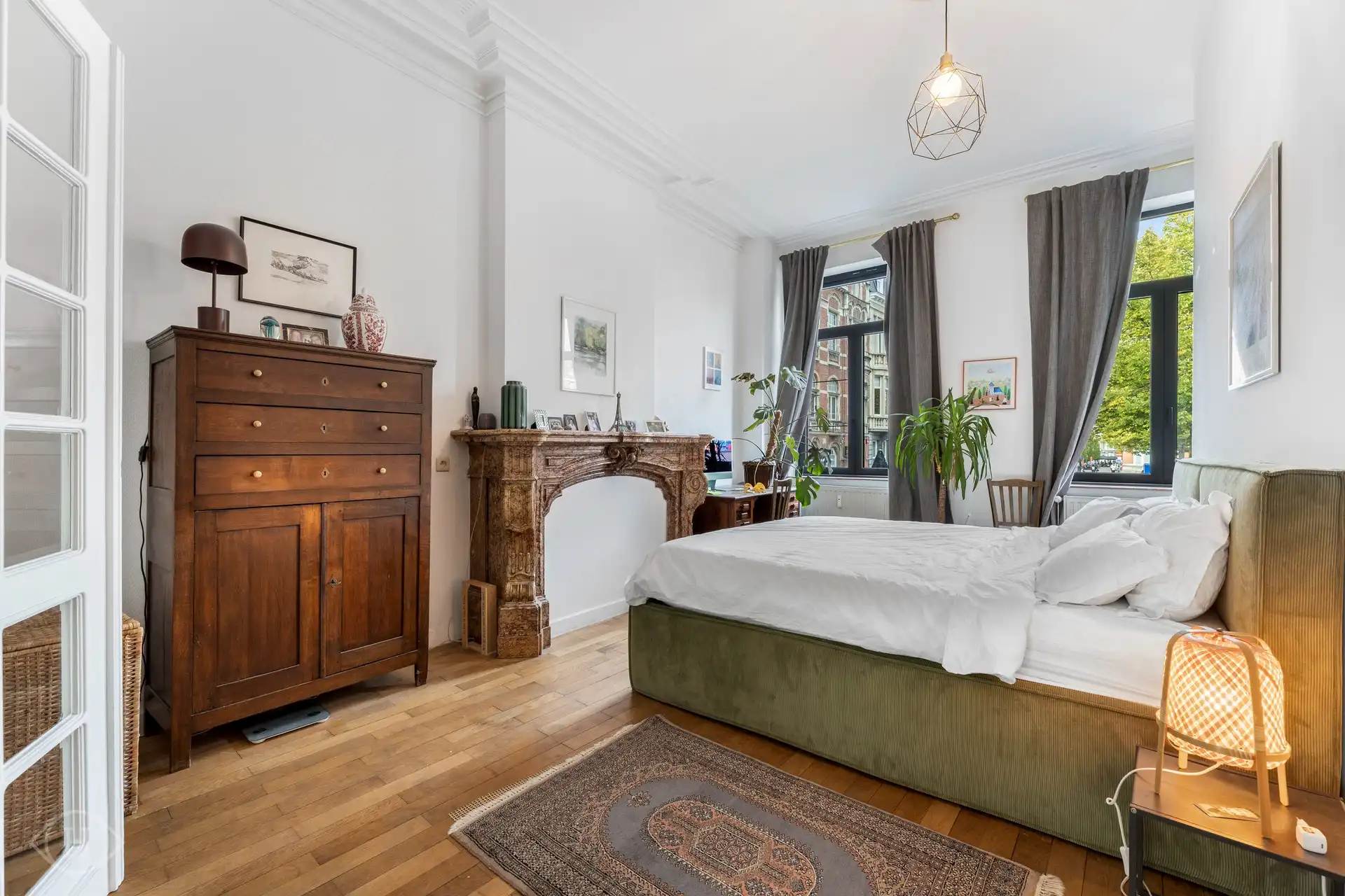 Charmant 1-slaapkamerappartement met tuin aan Ladeuzeplein foto 9