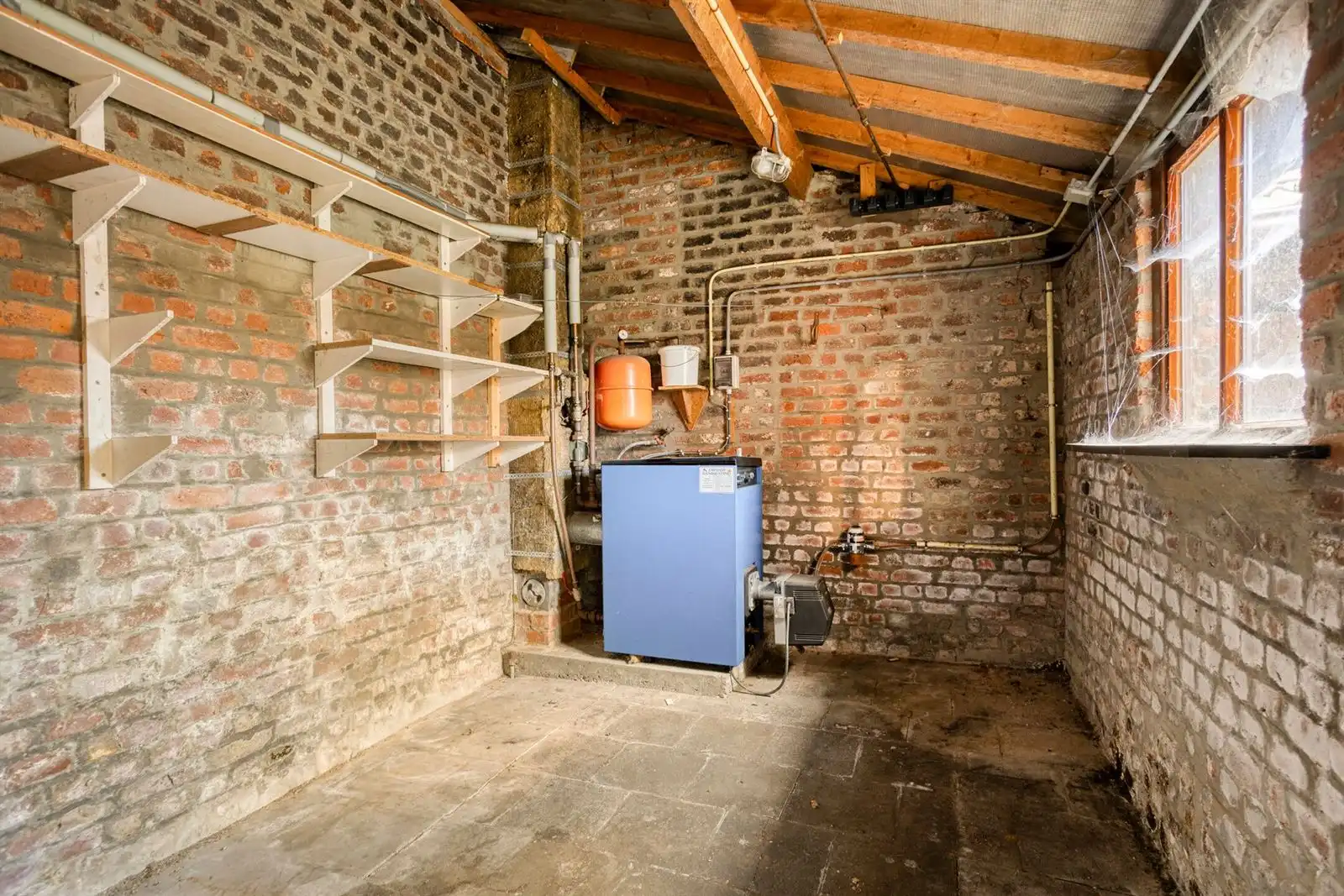 Openbebouwing met 5 slaapkamers garage en ruime tuin foto 19