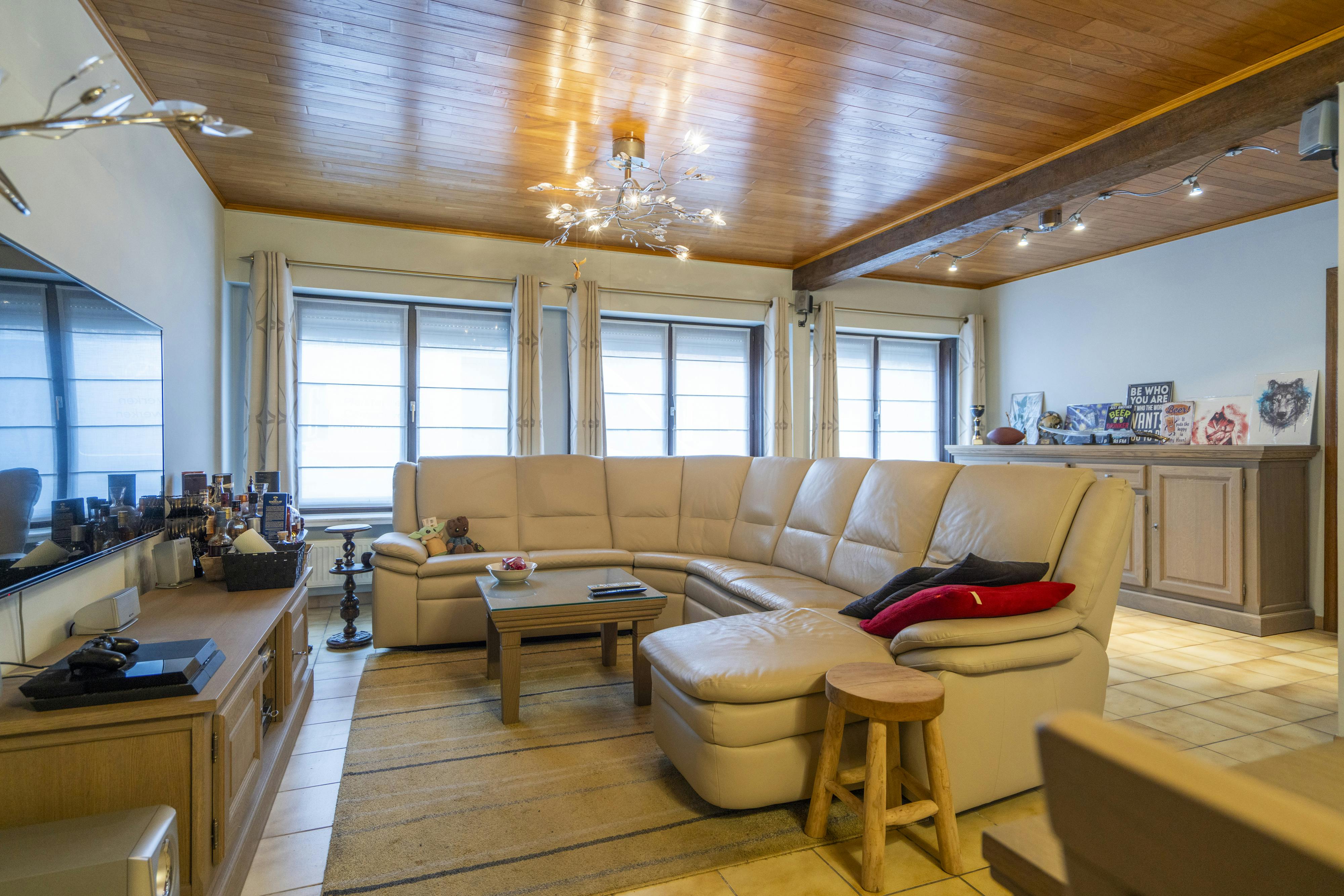 Instapklaar appartement te koop met 2 slaapkamers in Harelbeke foto 2