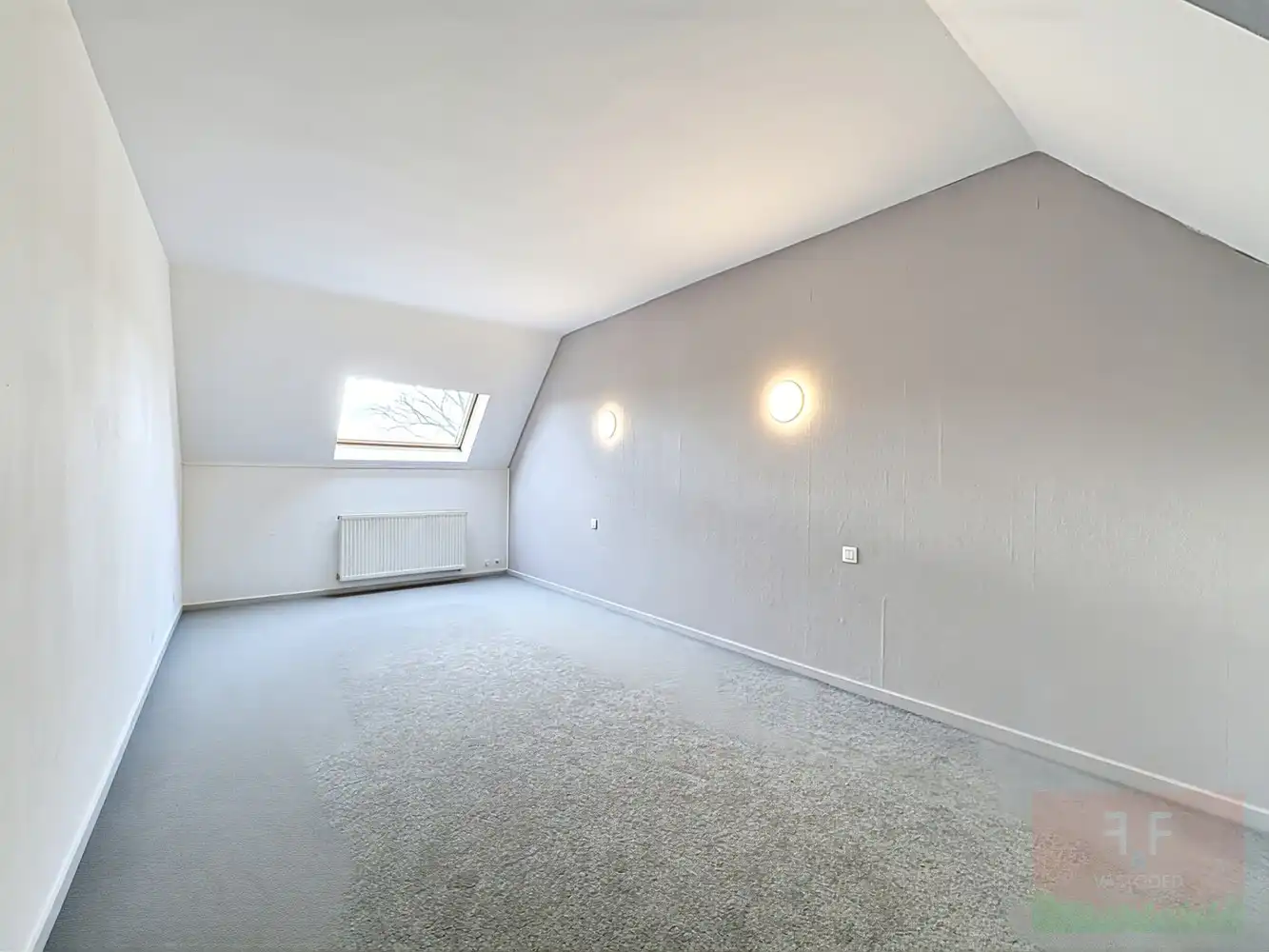 Loft op 1ste verdieping met 2 slaapkamers, zonneterras en een carport foto 9