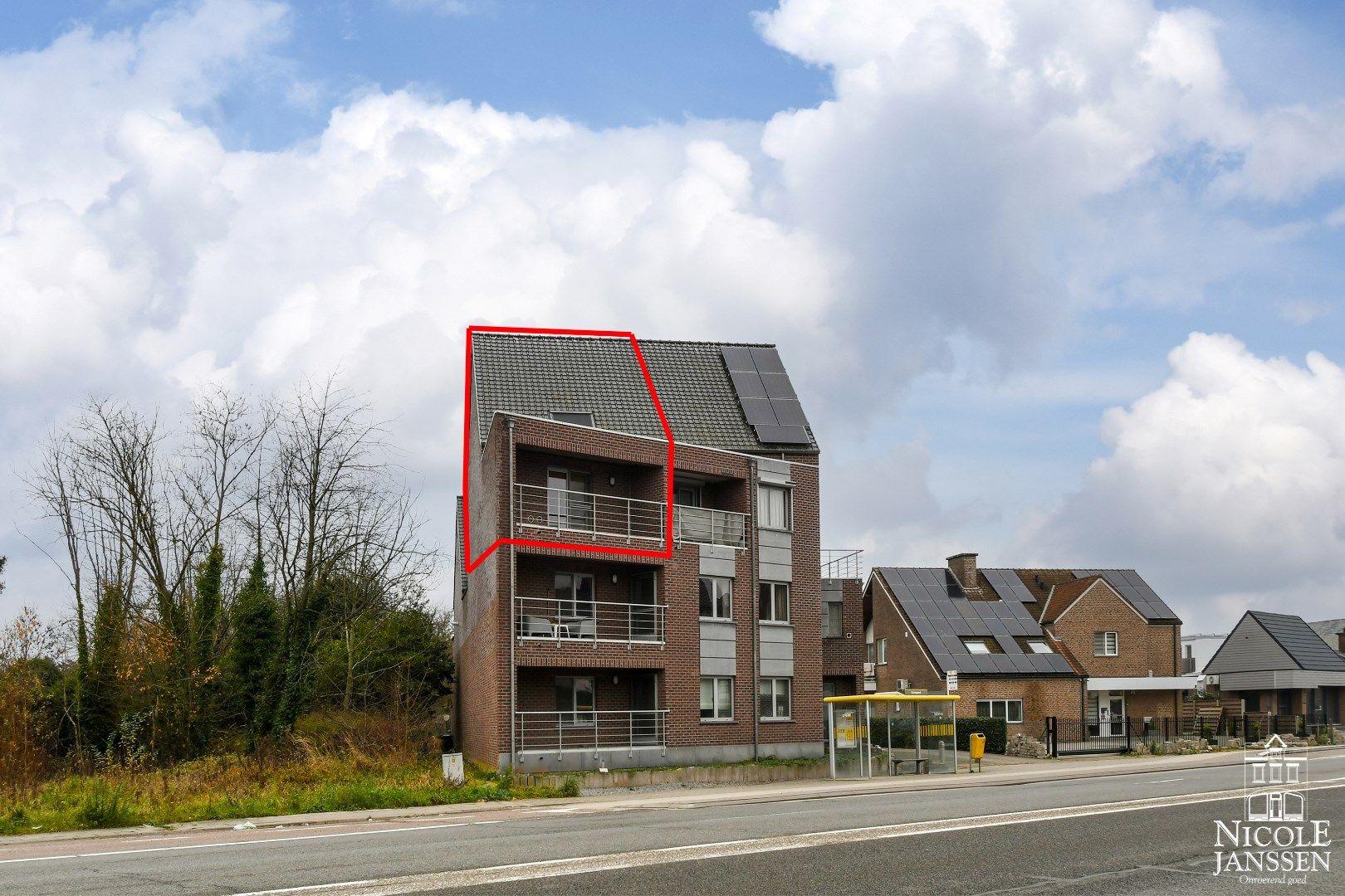 Instapklaar duplex-appartement van 76m² met terras, autostandplaats en kelder foto 1