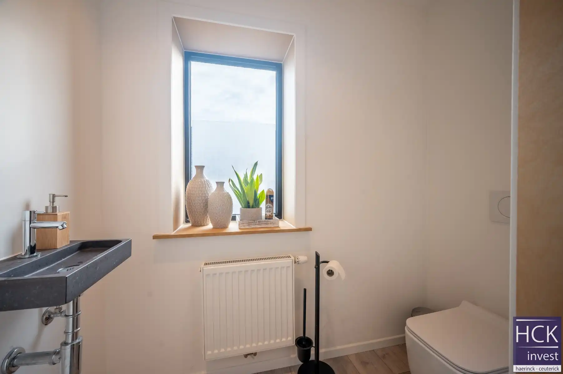 WAREGEM - Instapklare woning met 4 SLPK, mét uitweg én garage! foto 22