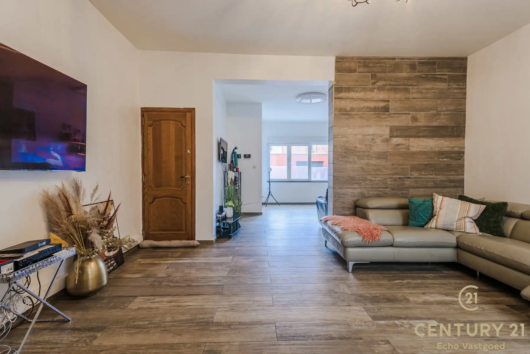 Ruime, gerenoveerde woning met 4 slpk en stadstuin foto 5