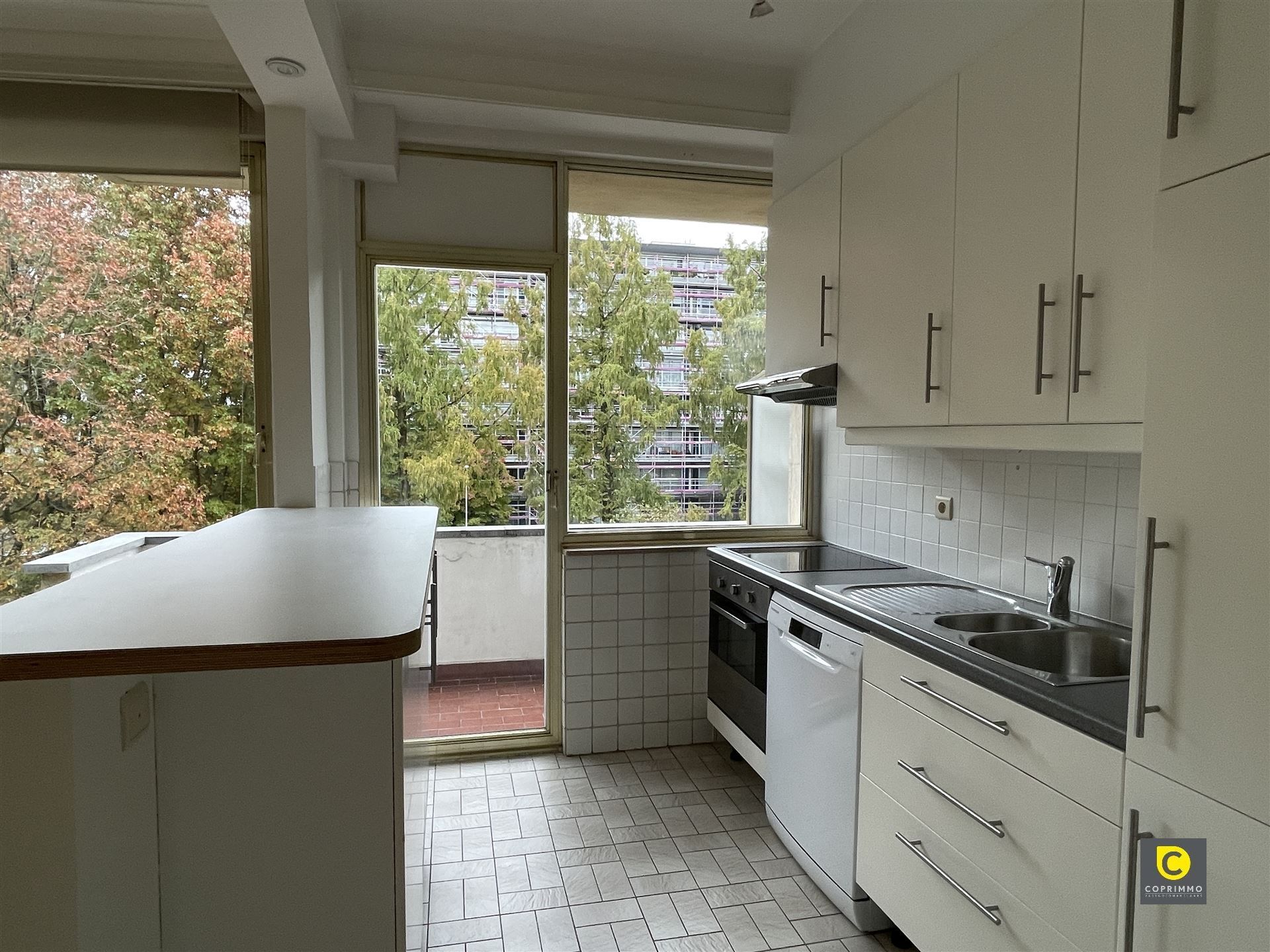 2-slaapkamerappartement met autostaanplaats foto 2